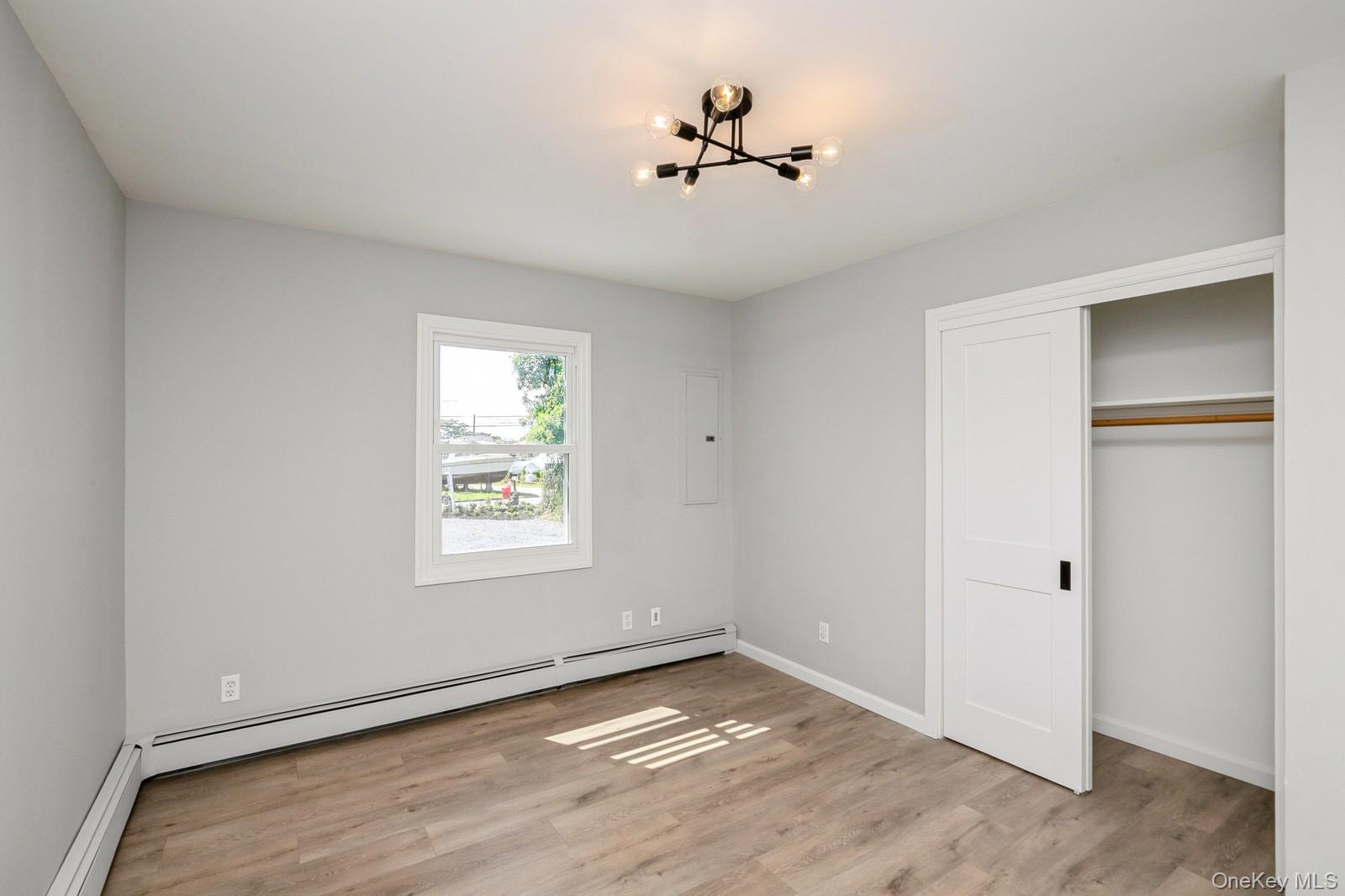 #20 photo, 282 S Ketcham Avenue, サフォーク郡 Amityville , NY 11701