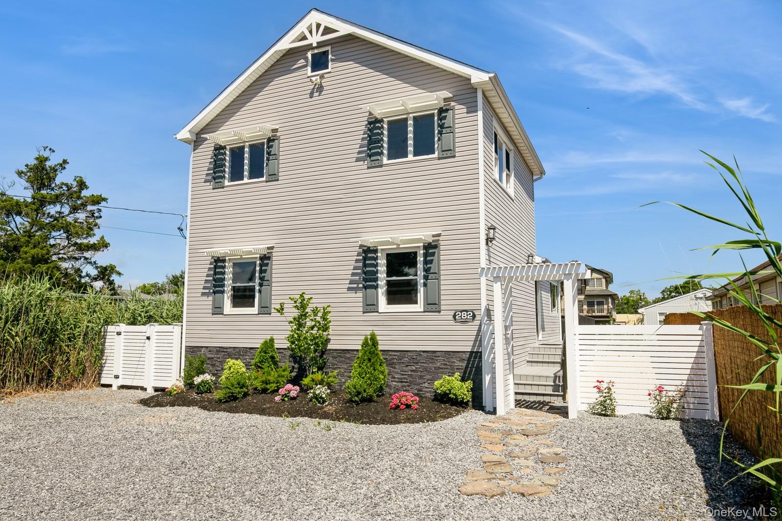 #4 photo, 282 S Ketcham Avenue, サフォーク郡 Amityville , NY 11701