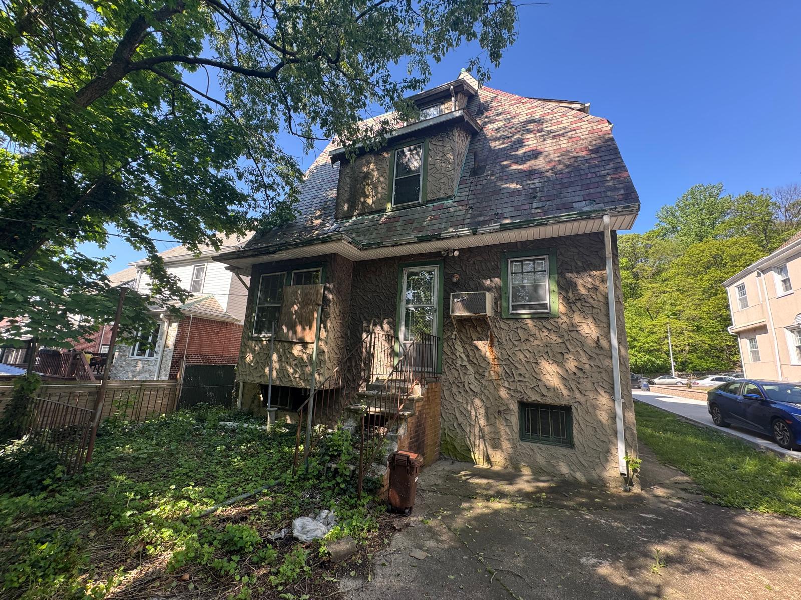 #1 photo, 115-10 Park Lane South, Kew Gardens , NY 11418