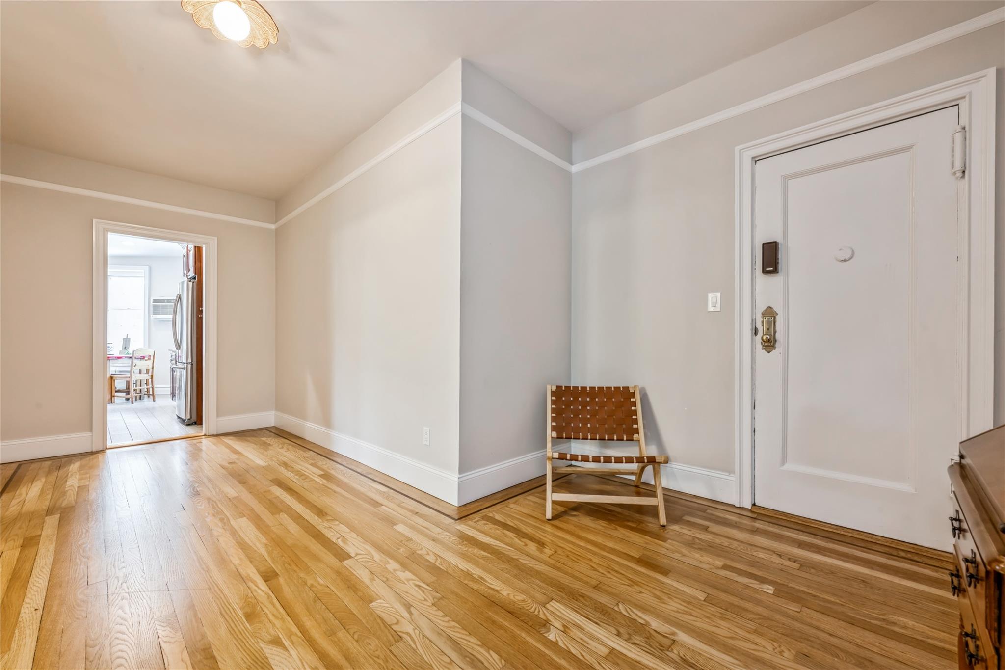 #4 photo, 12 Hamilton Place, Garden City , NY 11530