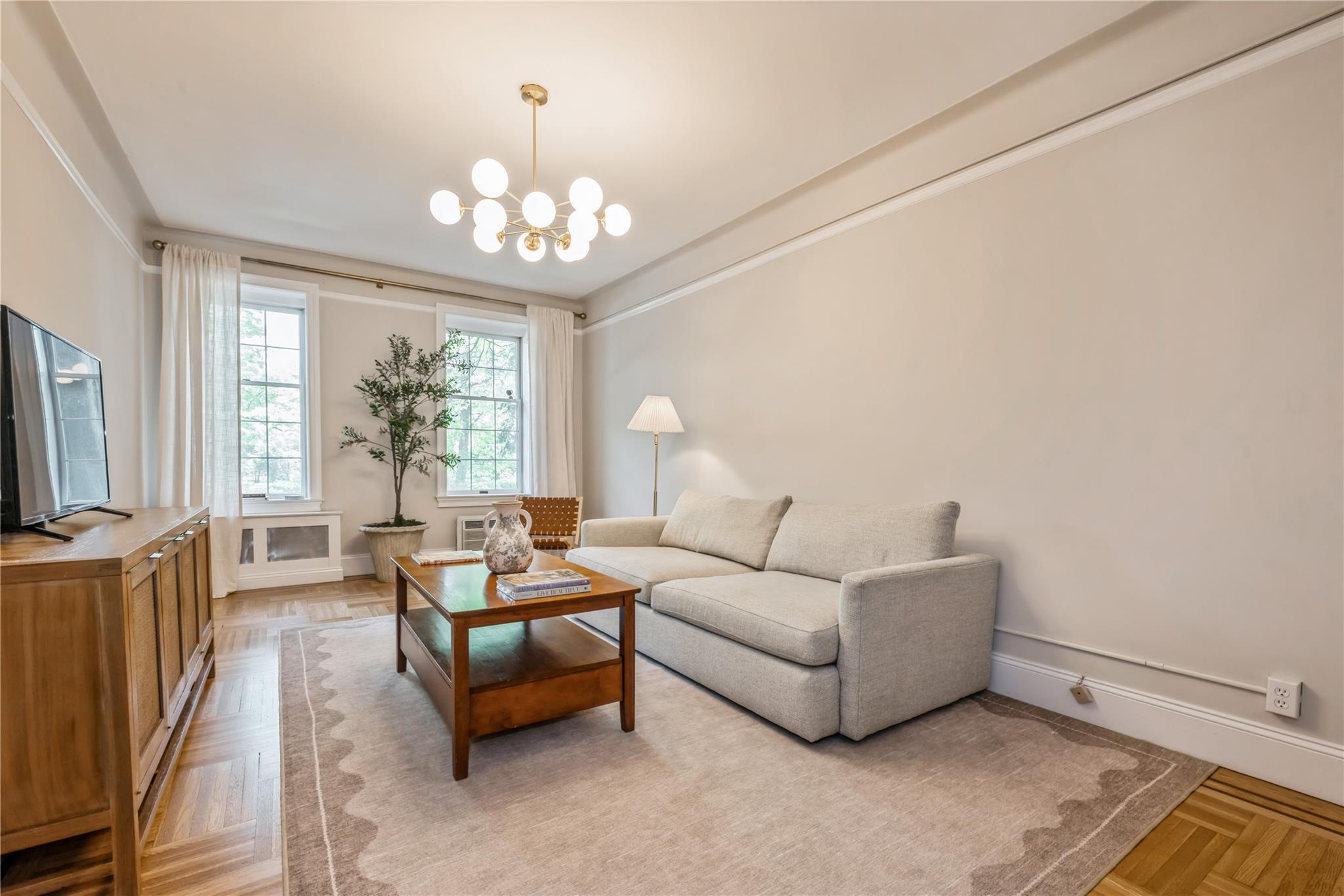 #5 photo, 12 Hamilton Place, Garden City , NY 11530