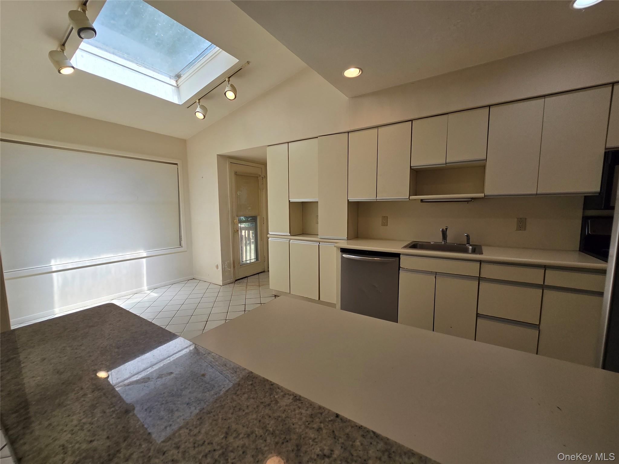 #11 photo, 2 Leonard Drive, ナッソー郡 East Rockaway , NY 11518