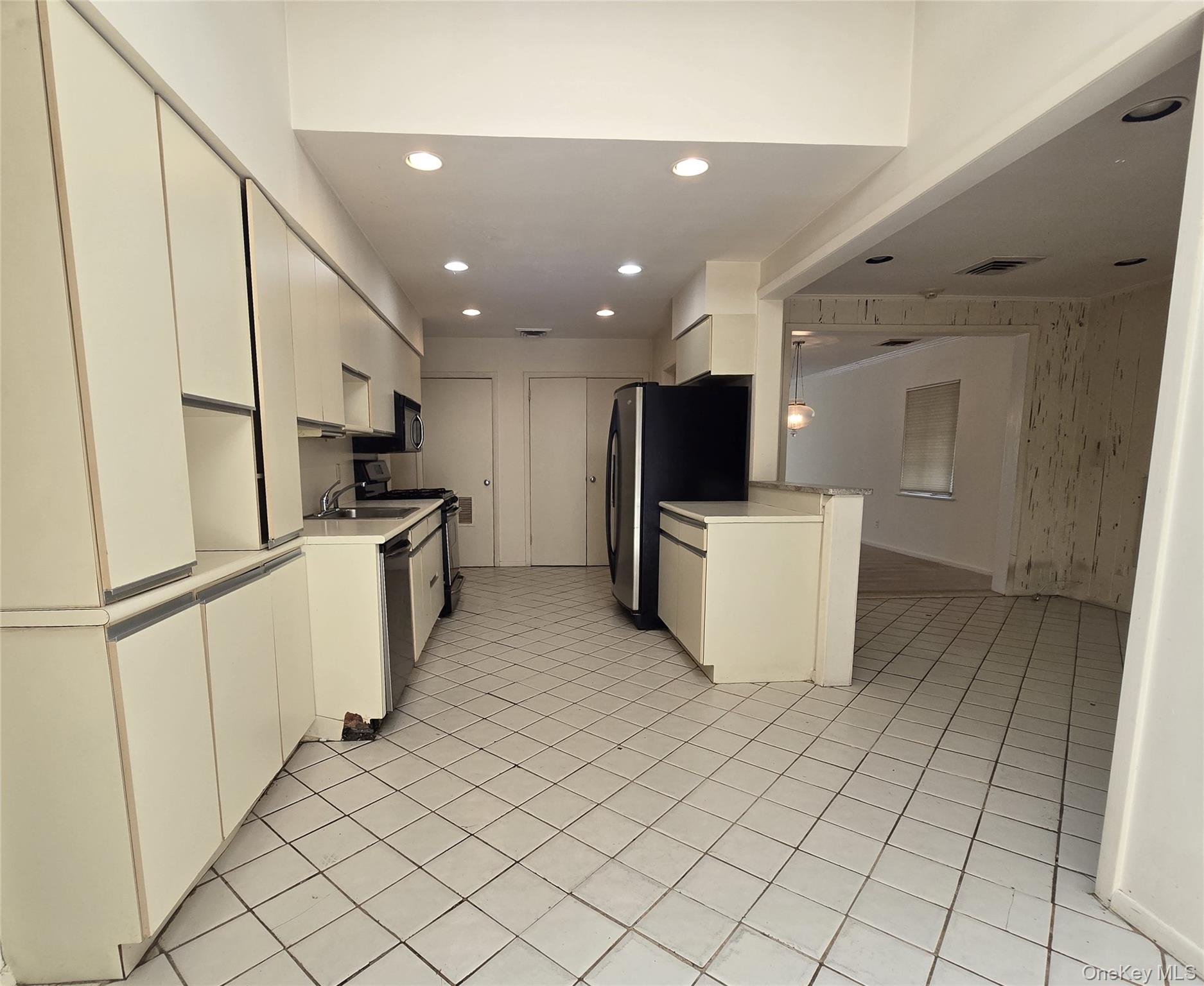 #12 photo, 2 Leonard Drive, ナッソー郡 East Rockaway , NY 11518