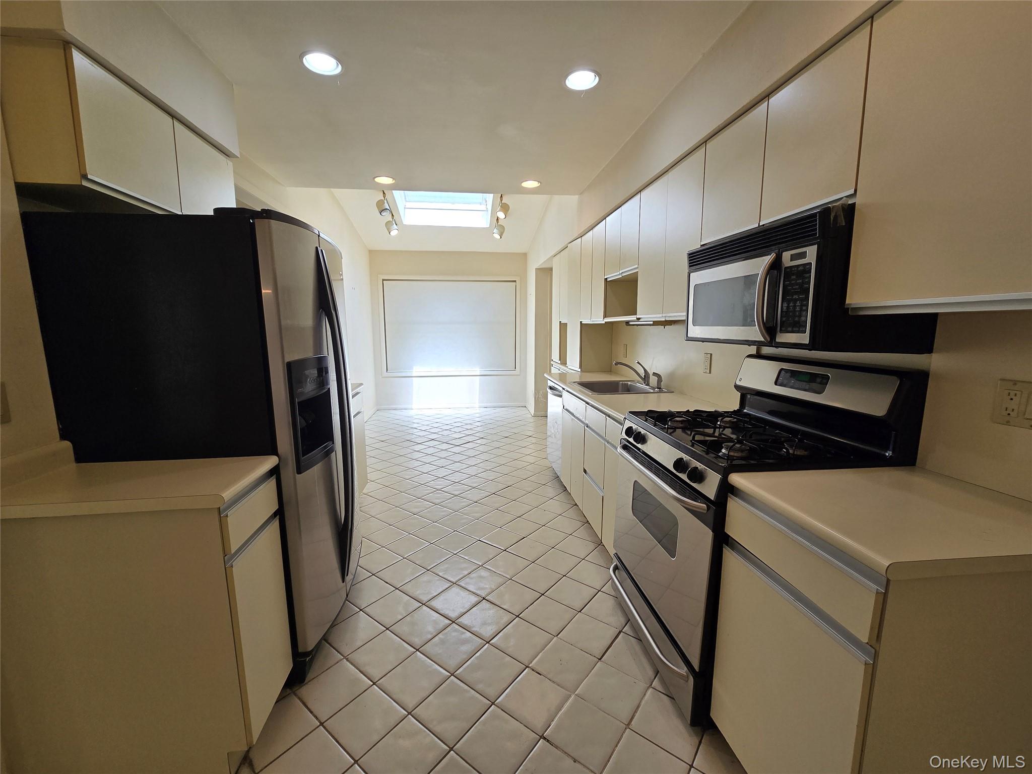 #13 photo, 2 Leonard Drive, ナッソー郡 East Rockaway , NY 11518