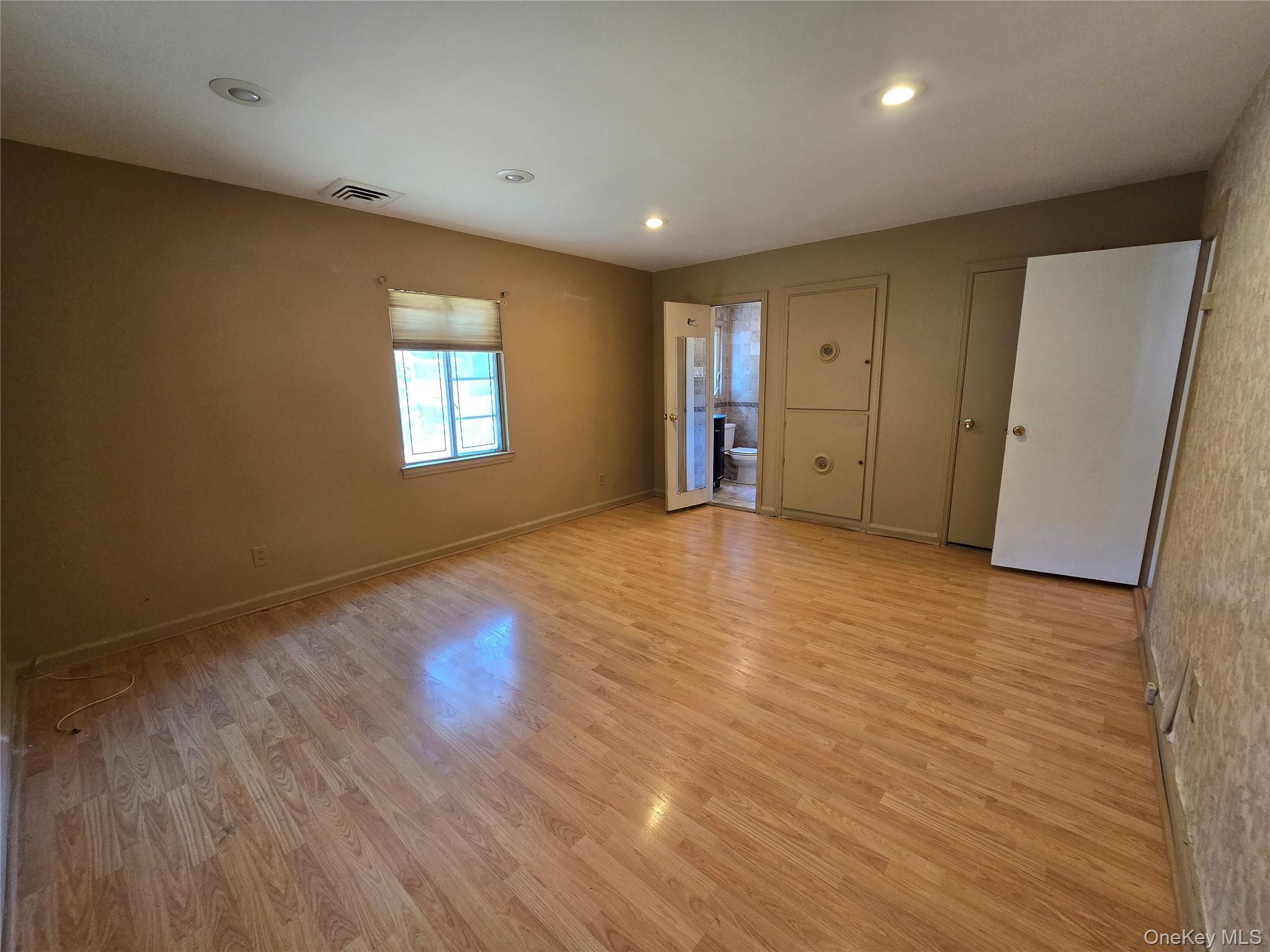 #17 photo, 2 Leonard Drive, ナッソー郡 East Rockaway , NY 11518