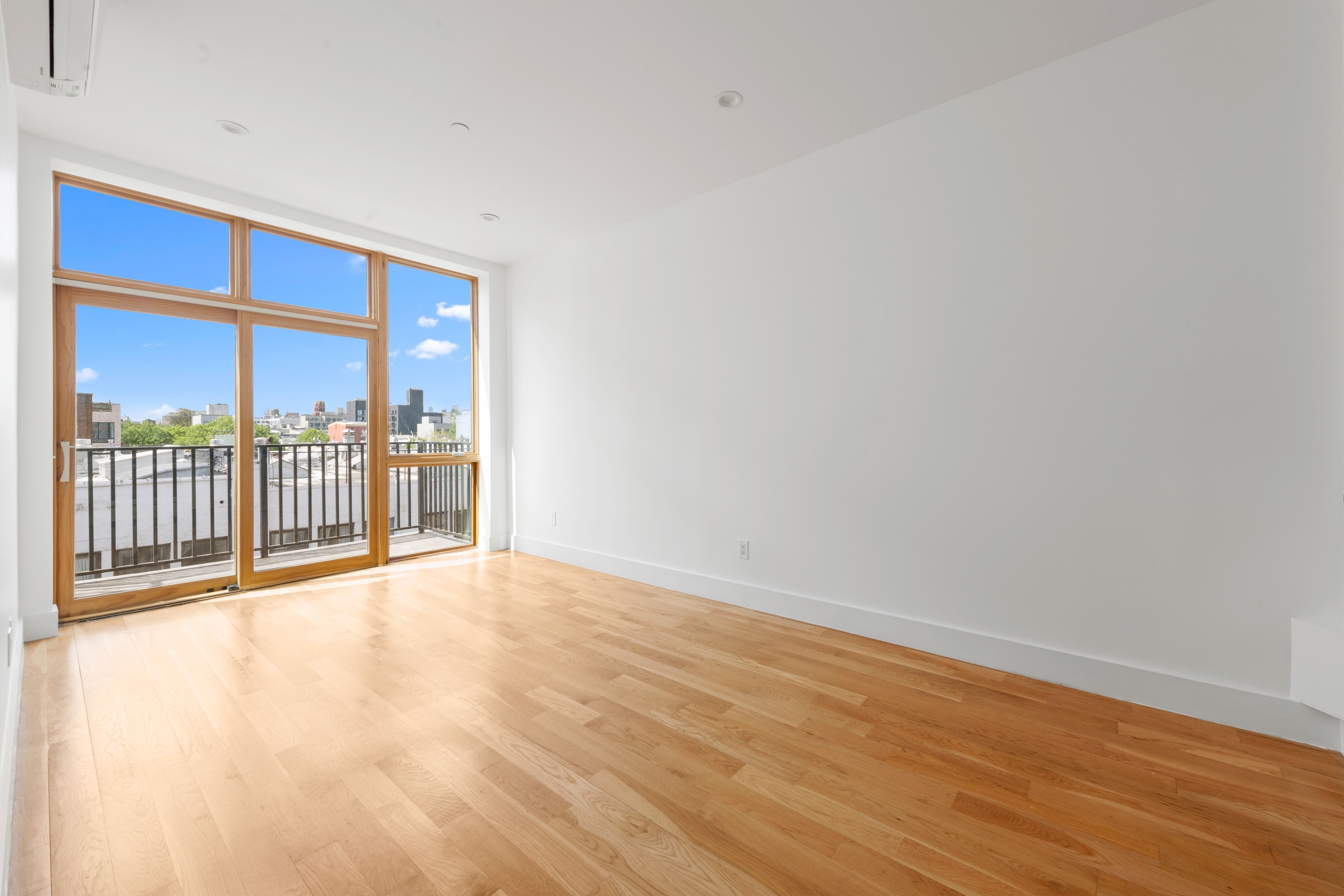 #1 photo, 12 Lawton Street, ব্রুকলিন Bushwick , NY 11221