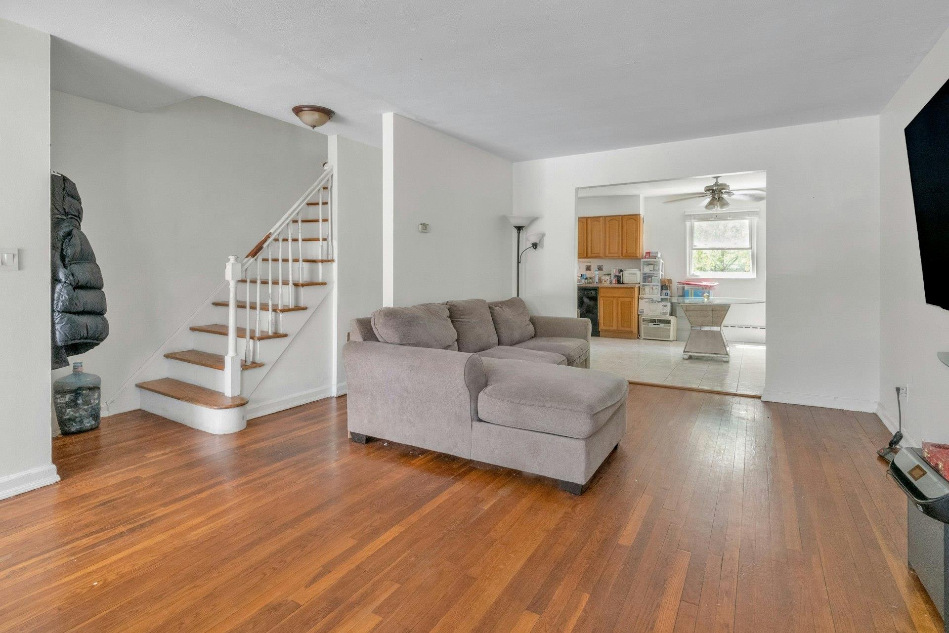 #6 photo, 837 Swinton Avenue, 布朗士 Bronx , NY 10465