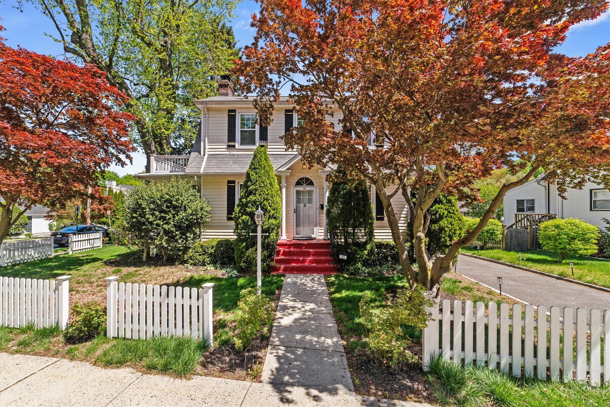 #1 photo, 561 Ashford Avenue, Ardsley , NY 10502