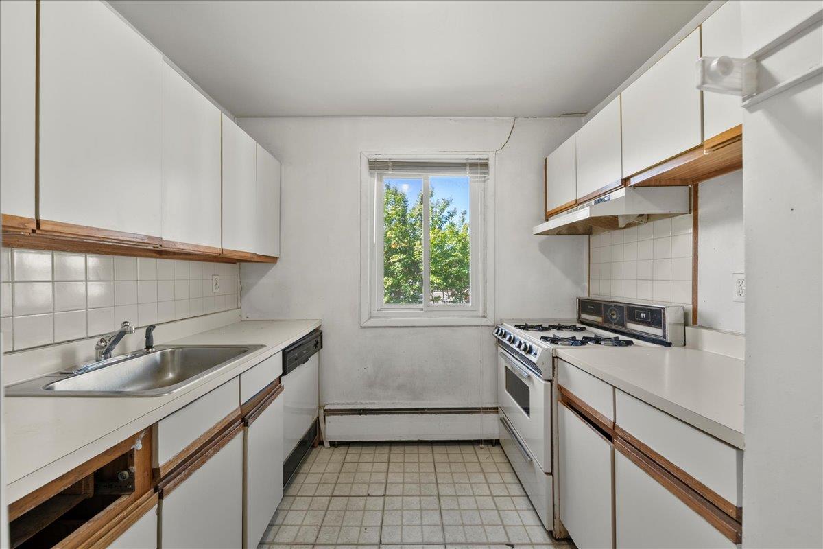 #12 photo, 200 Merrick Road, サフォーク郡 Amityville , NY 11701