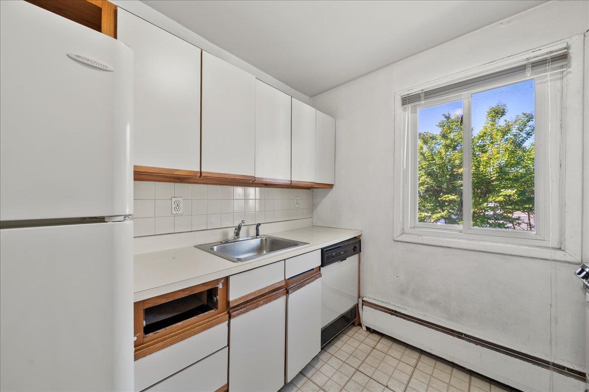 #13 photo, 200 Merrick Road, サフォーク郡 Amityville , NY 11701