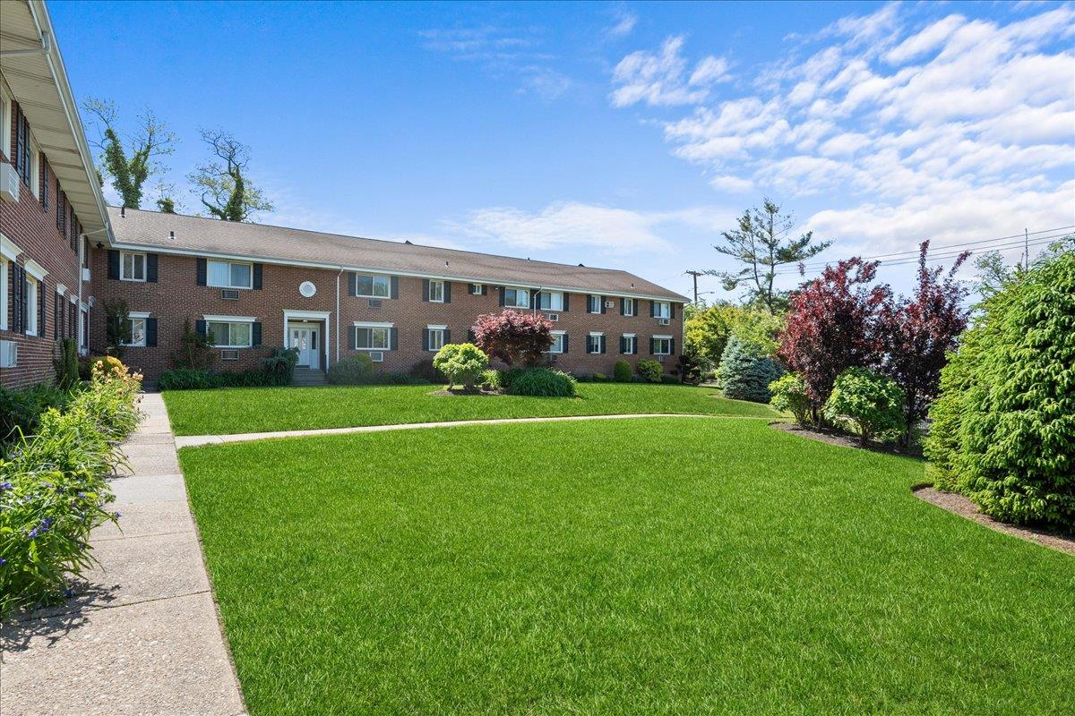 #3 photo, 200 Merrick Road, サフォーク郡 Amityville , NY 11701