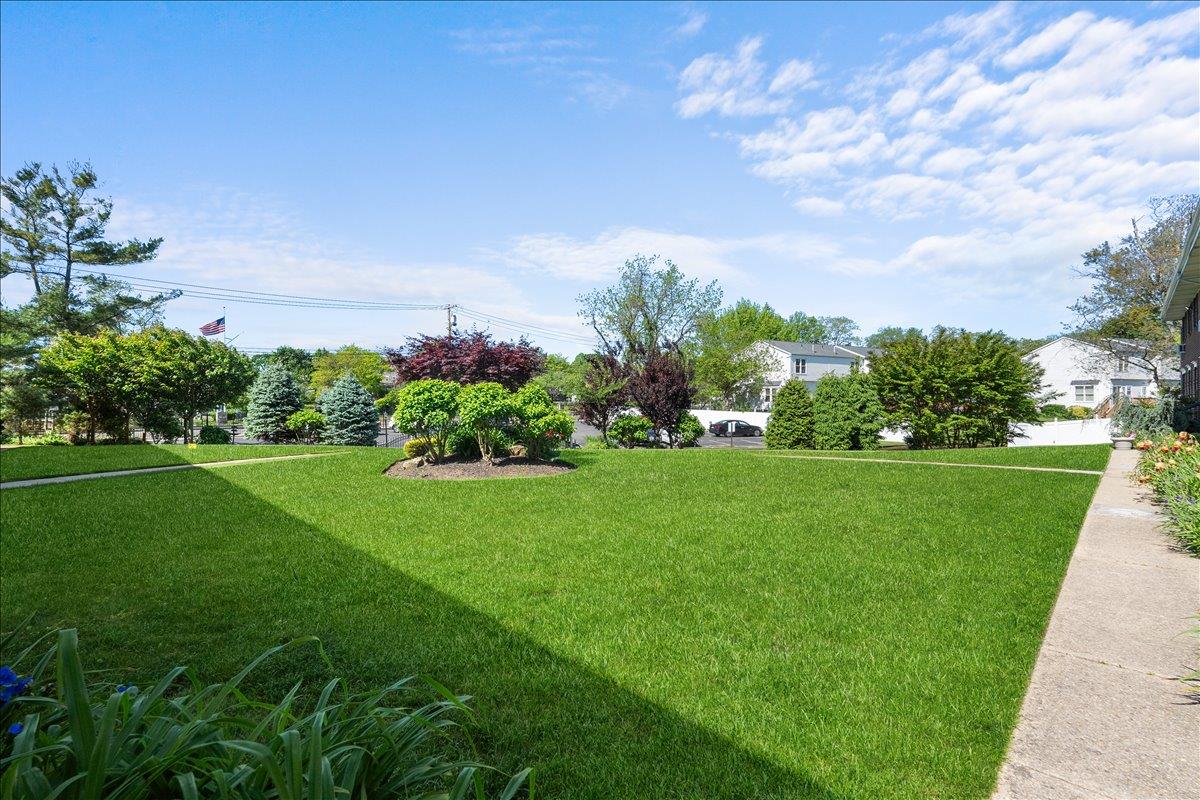 #5 photo, 200 Merrick Road, サフォーク郡 Amityville , NY 11701