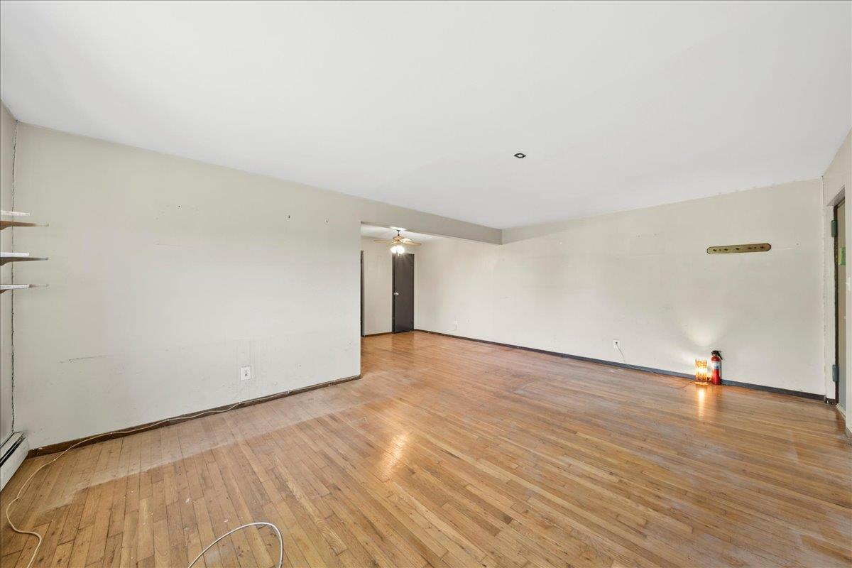 #9 photo, 200 Merrick Road, サフォーク郡 Amityville , NY 11701