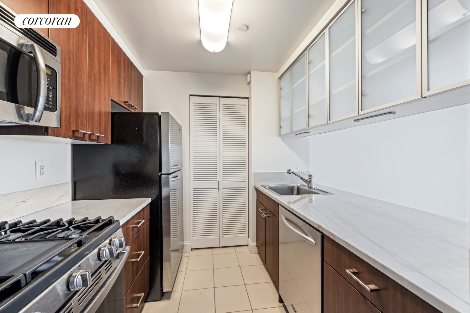 #19 photo, 217 E 96TH Street, マンハッタン Yorkville , NY 10128