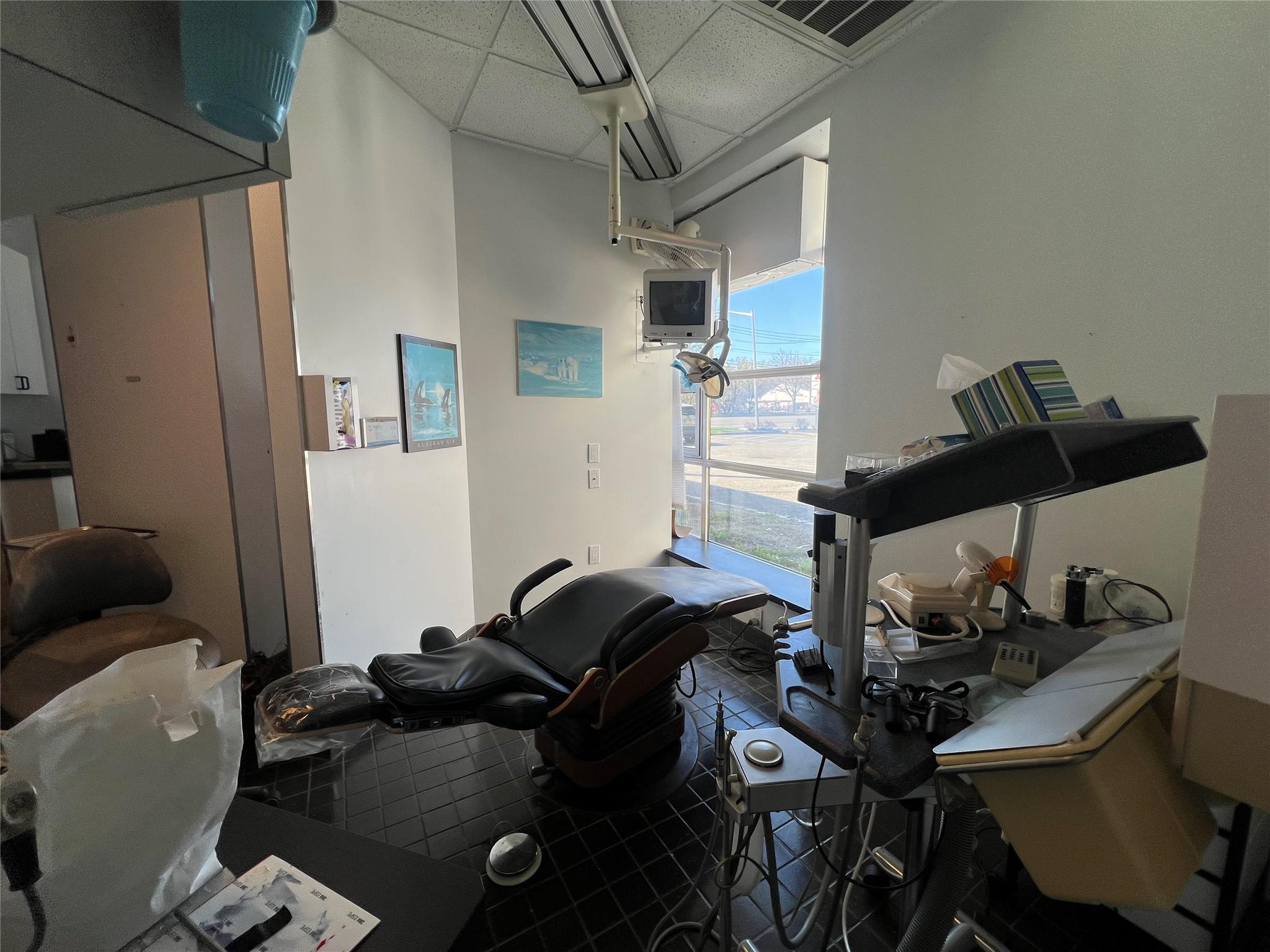 #12 photo, 765 Route 25A, サフォーク郡 Miller Place , NY 11764