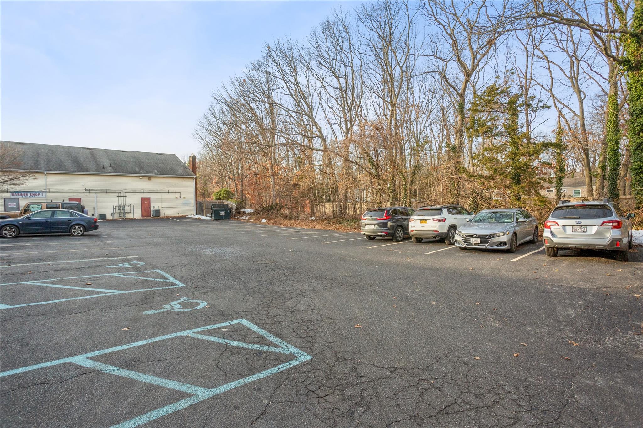 #5 photo, 765 Route 25A, サフォーク郡 Miller Place , NY 11764