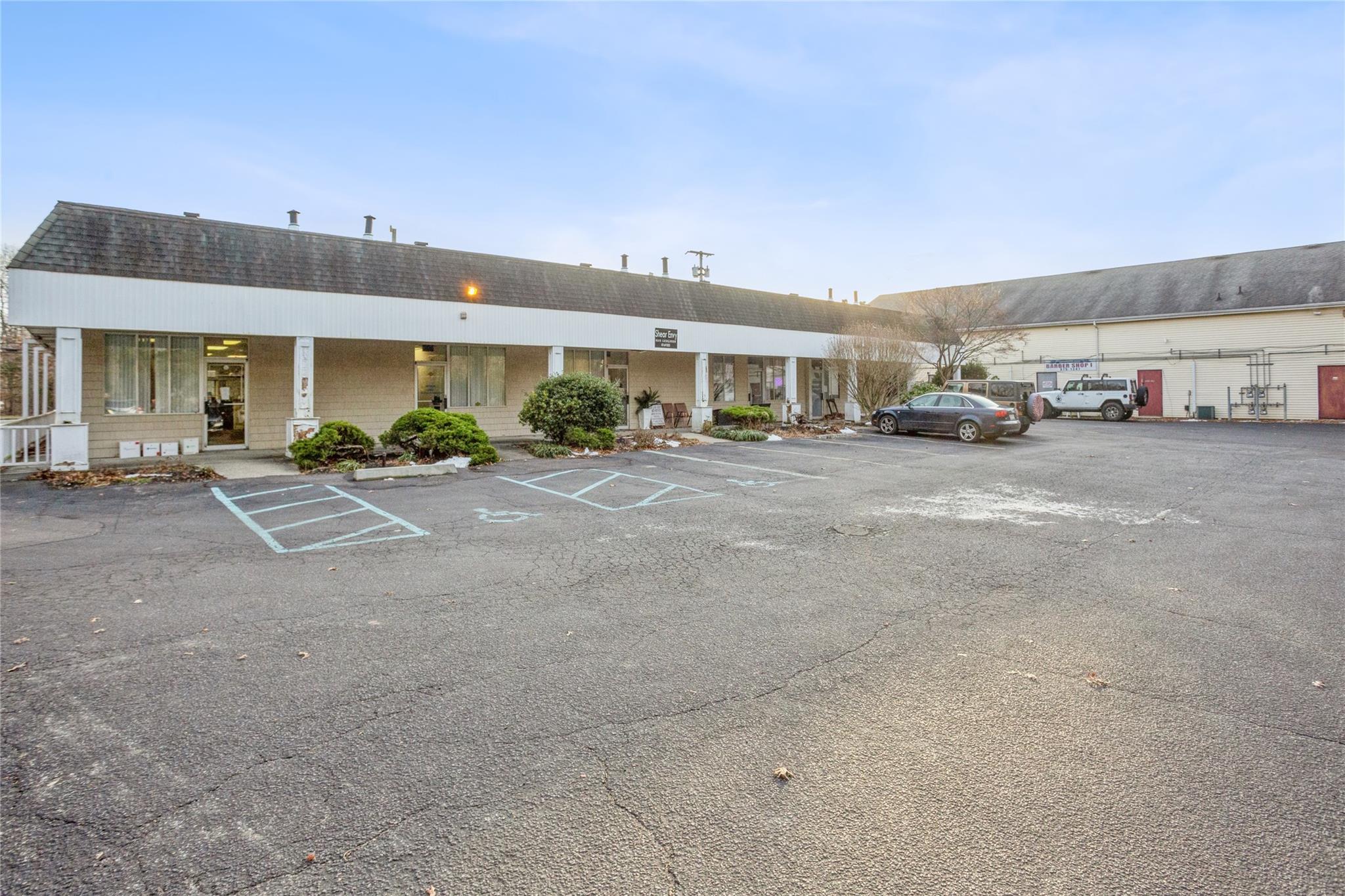 #6 photo, 765 Route 25A, サフォーク郡 Miller Place , NY 11764