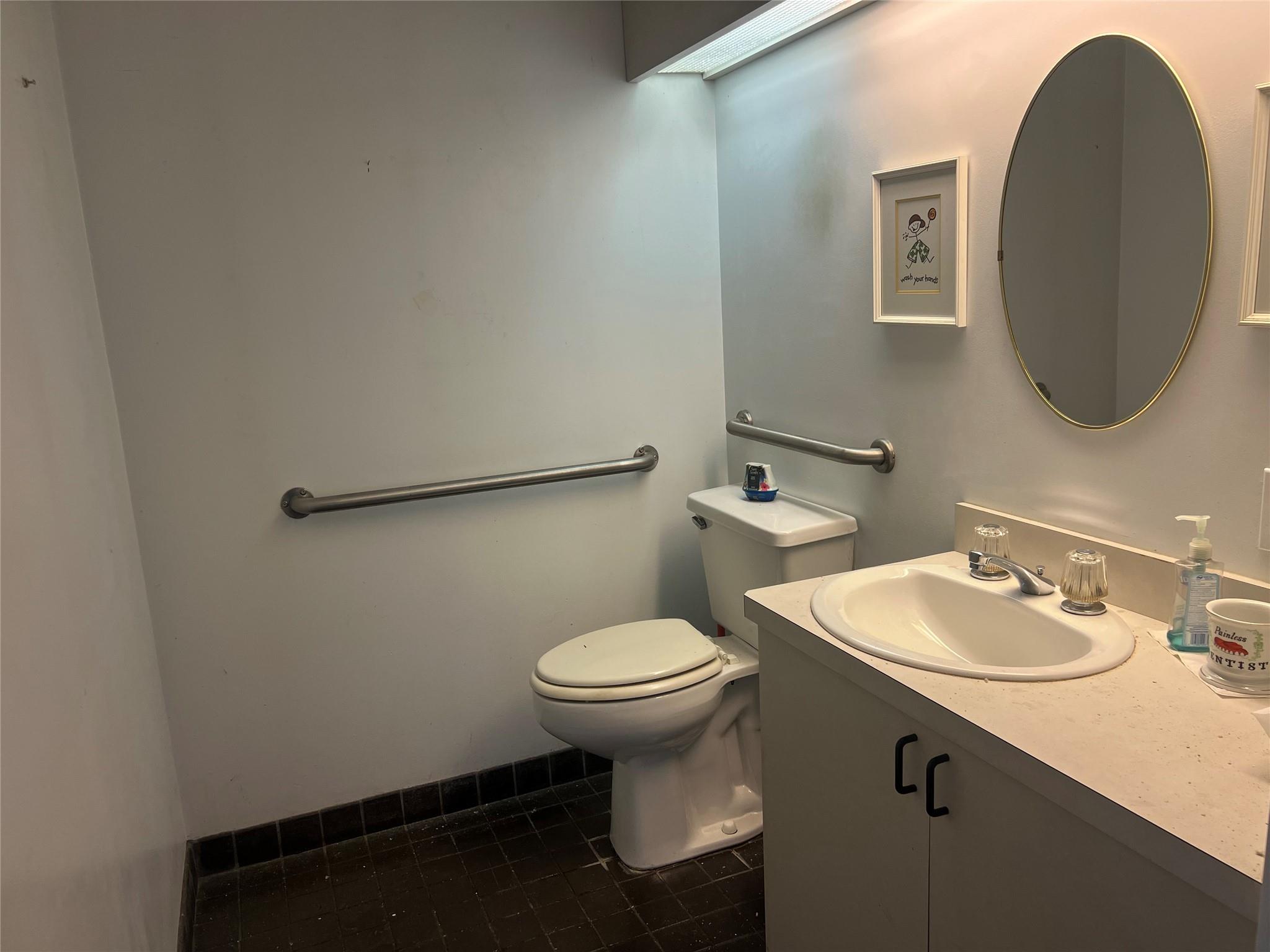 #8 photo, 765 Route 25A, サフォーク郡 Miller Place , NY 11764