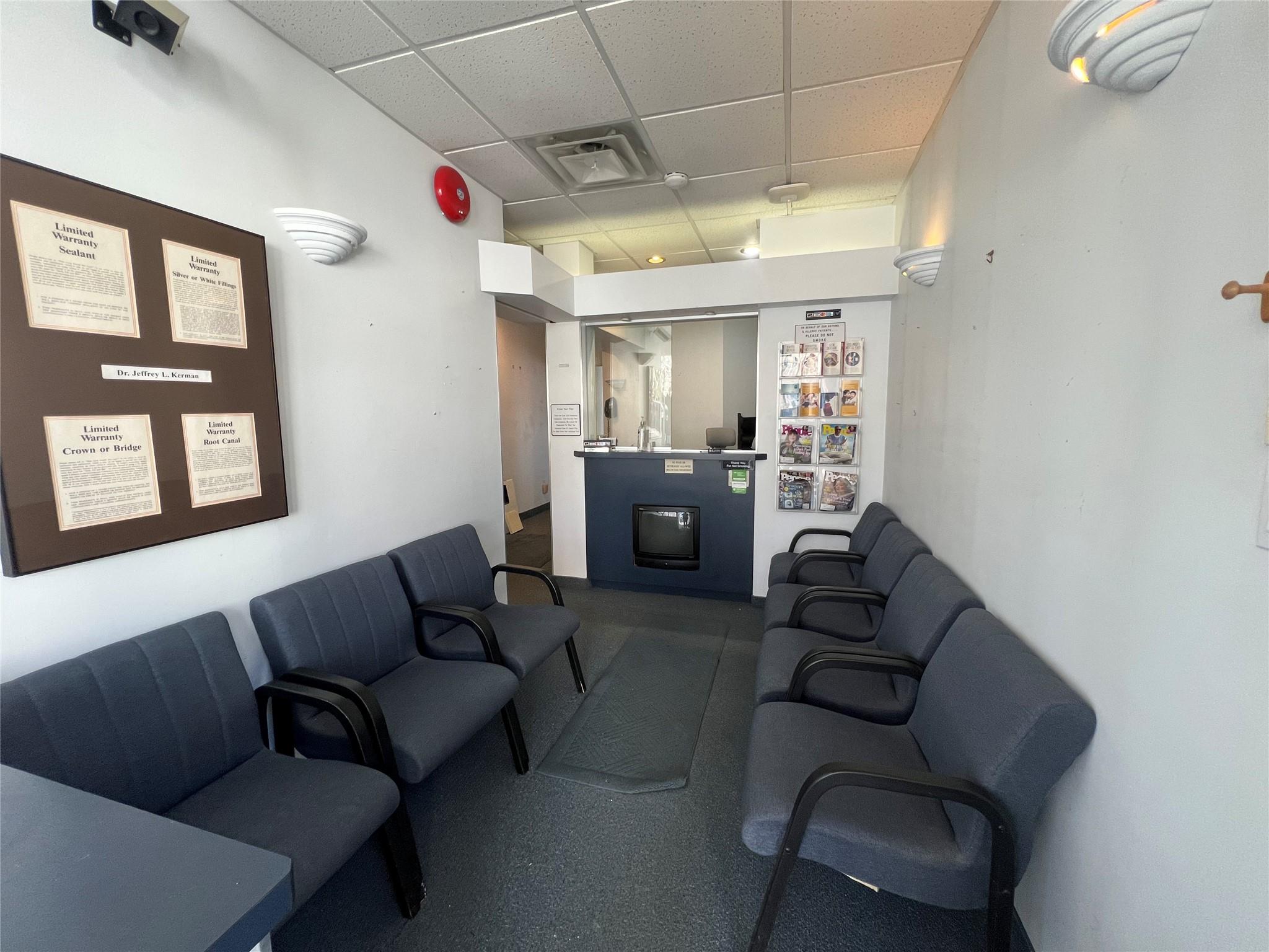 #9 photo, 765 Route 25A, サフォーク郡 Miller Place , NY 11764