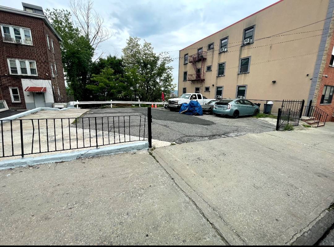 #11 photo, 89 Van Cortlandt Park Ave, Yonkers , NY 10701