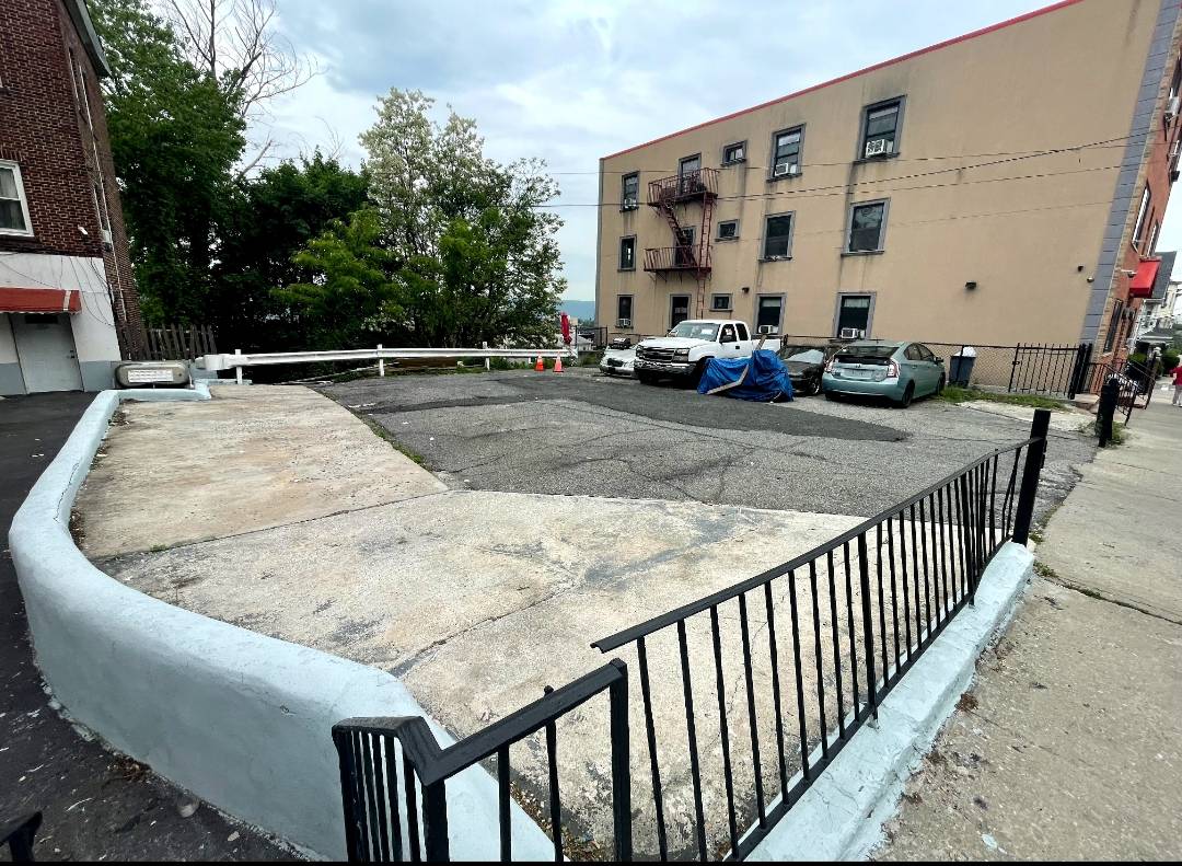 #8 photo, 89 Van Cortlandt Park Ave, Yonkers , NY 10701