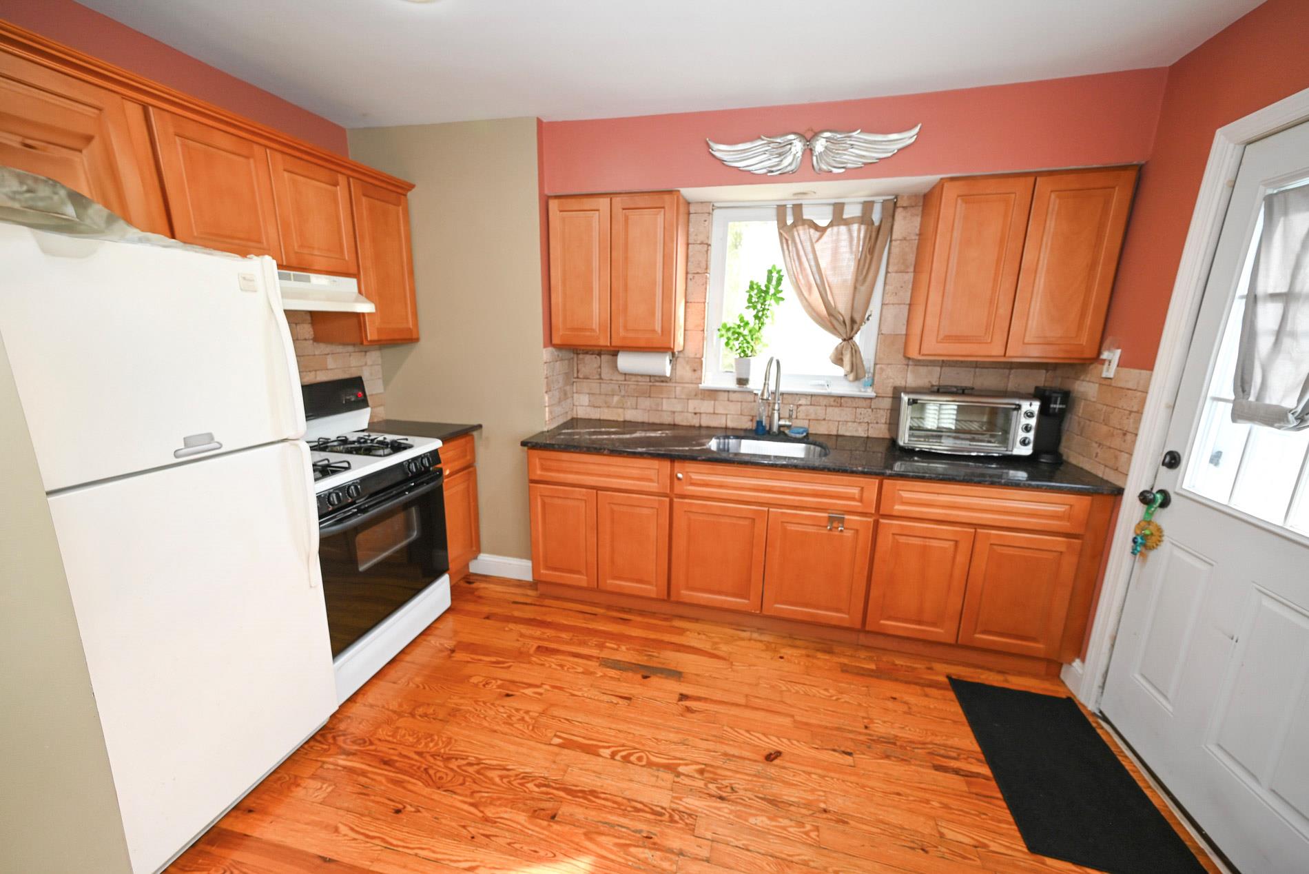 #4 photo, 1070 Polk Avenue, Franklin Square , NY 11010