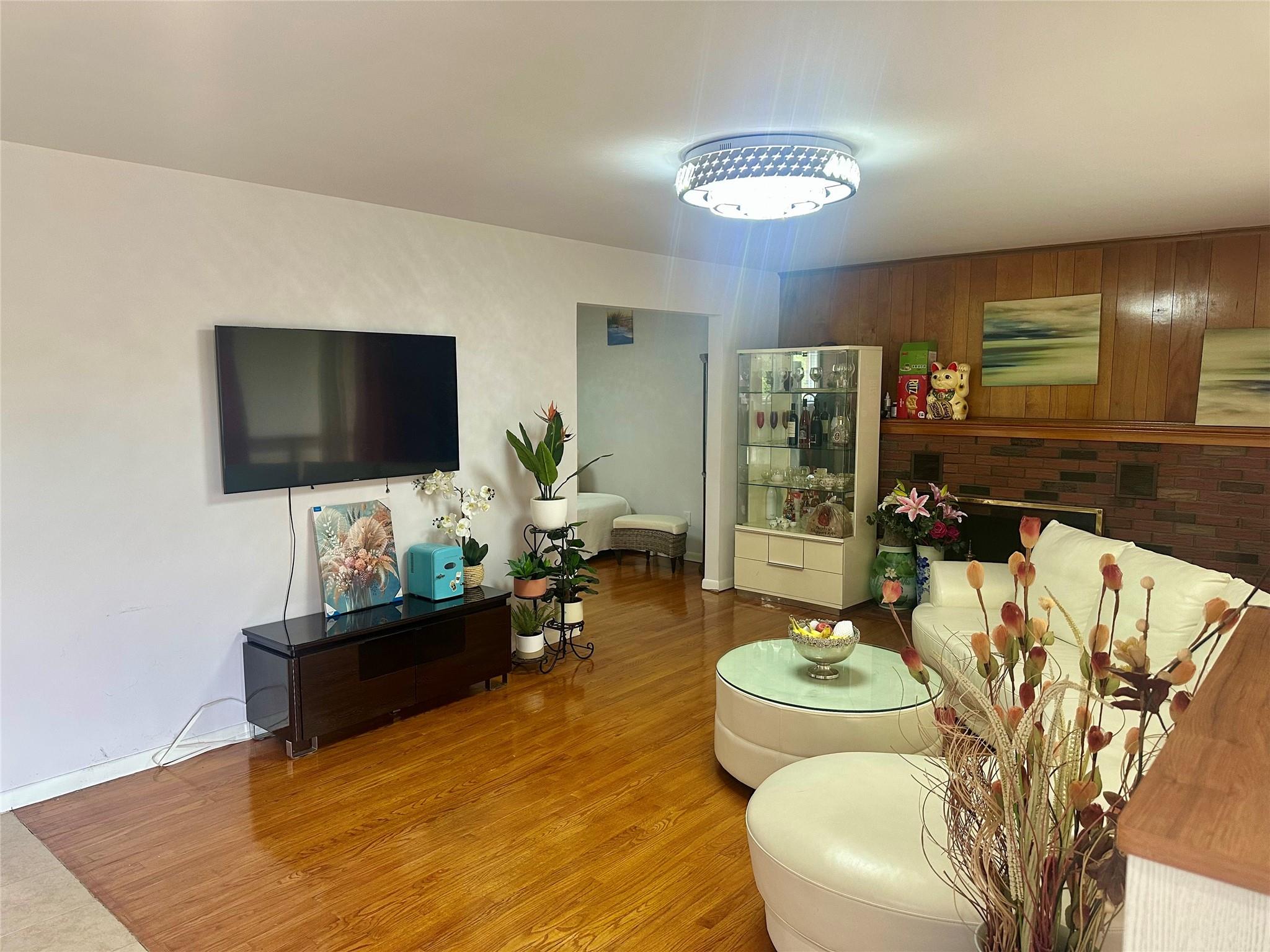 #4 photo, 15 Queen Street, New Windsor , NY 12553