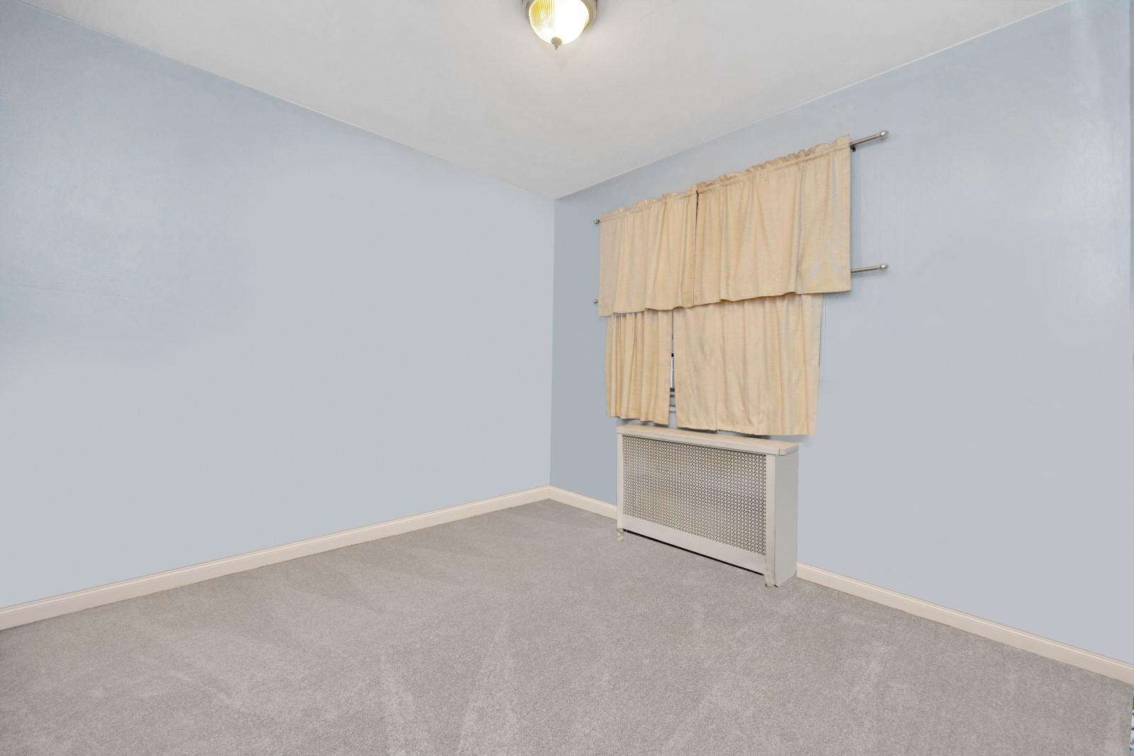 #11 photo, 227-09 Hillside Avenue, クイーンズ区 Bellerose Manor , NY 11427