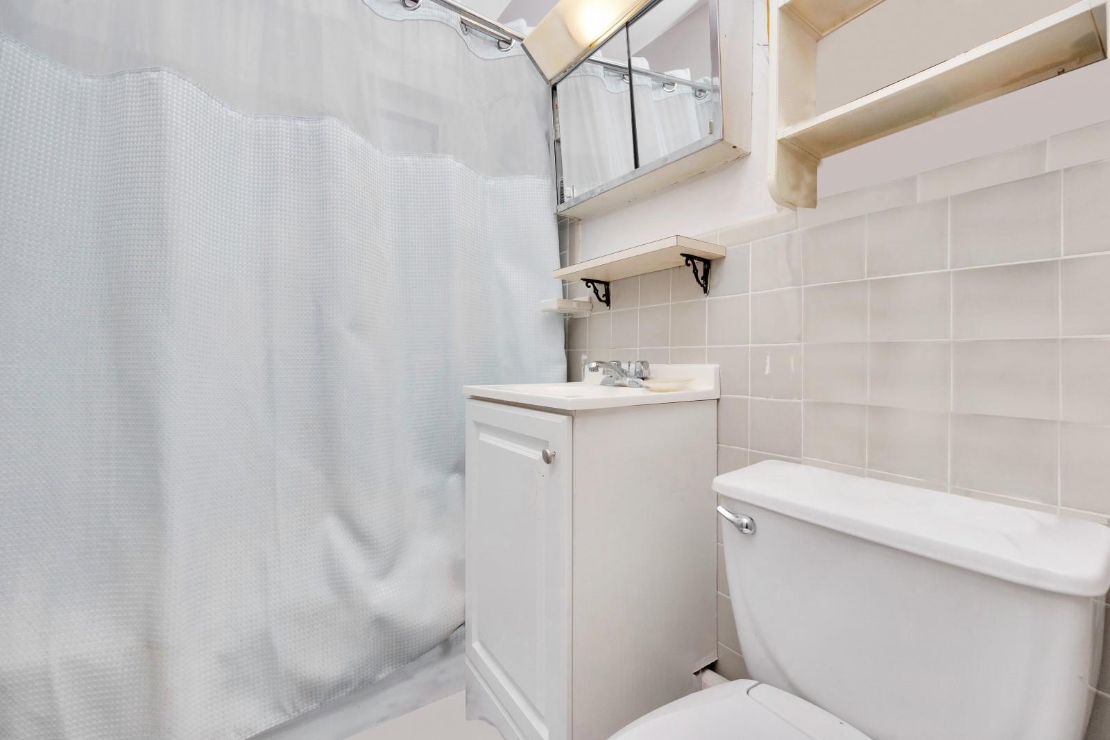 #12 photo, 227-09 Hillside Avenue, クイーンズ区 Bellerose Manor , NY 11427