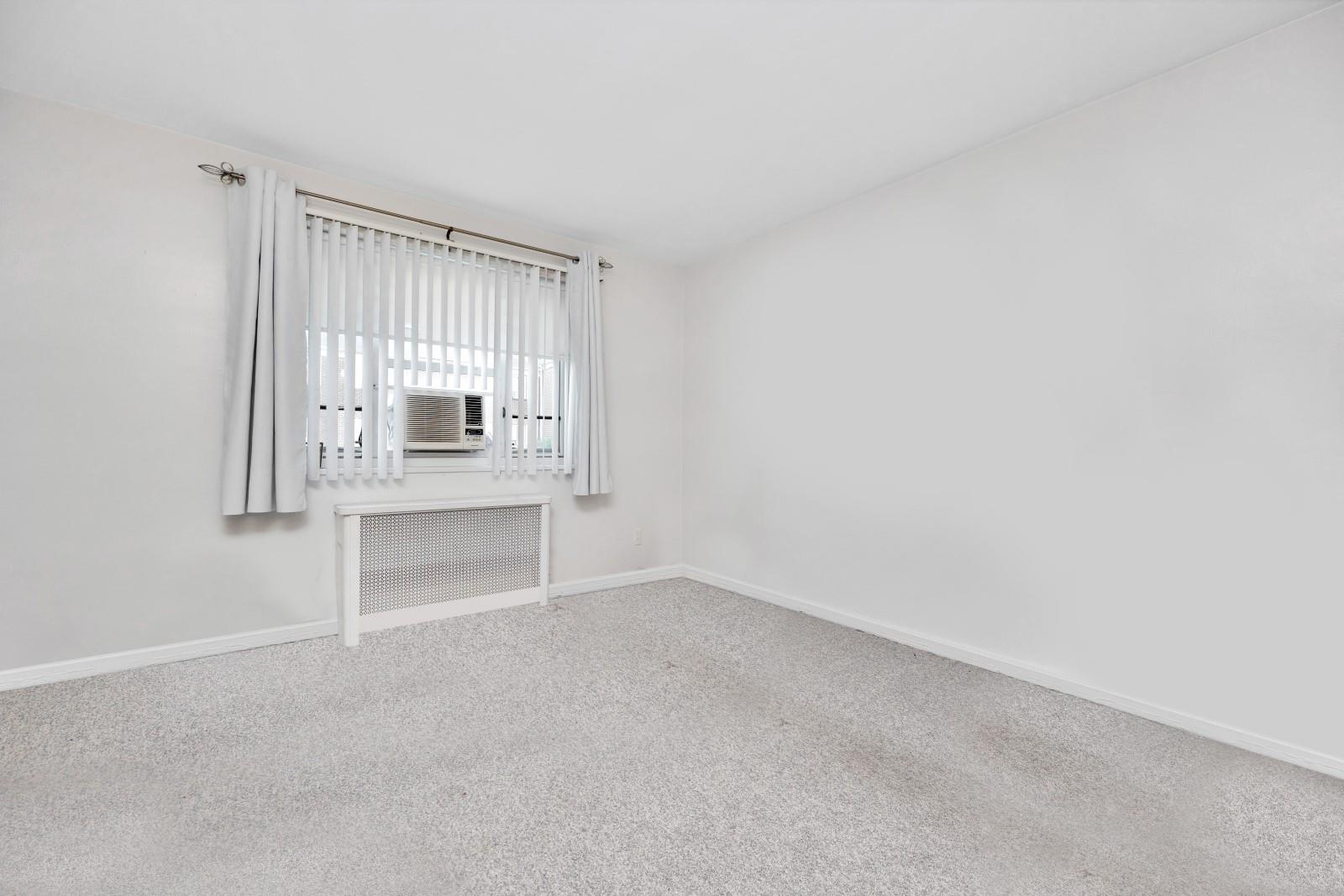 #4 photo, 227-09 Hillside Avenue, クイーンズ区 Bellerose Manor , NY 11427