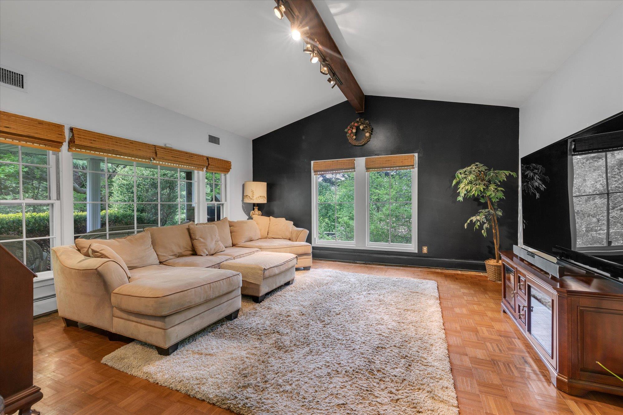 #8 photo, 17 Bramble Lane, Melville , NY 11747