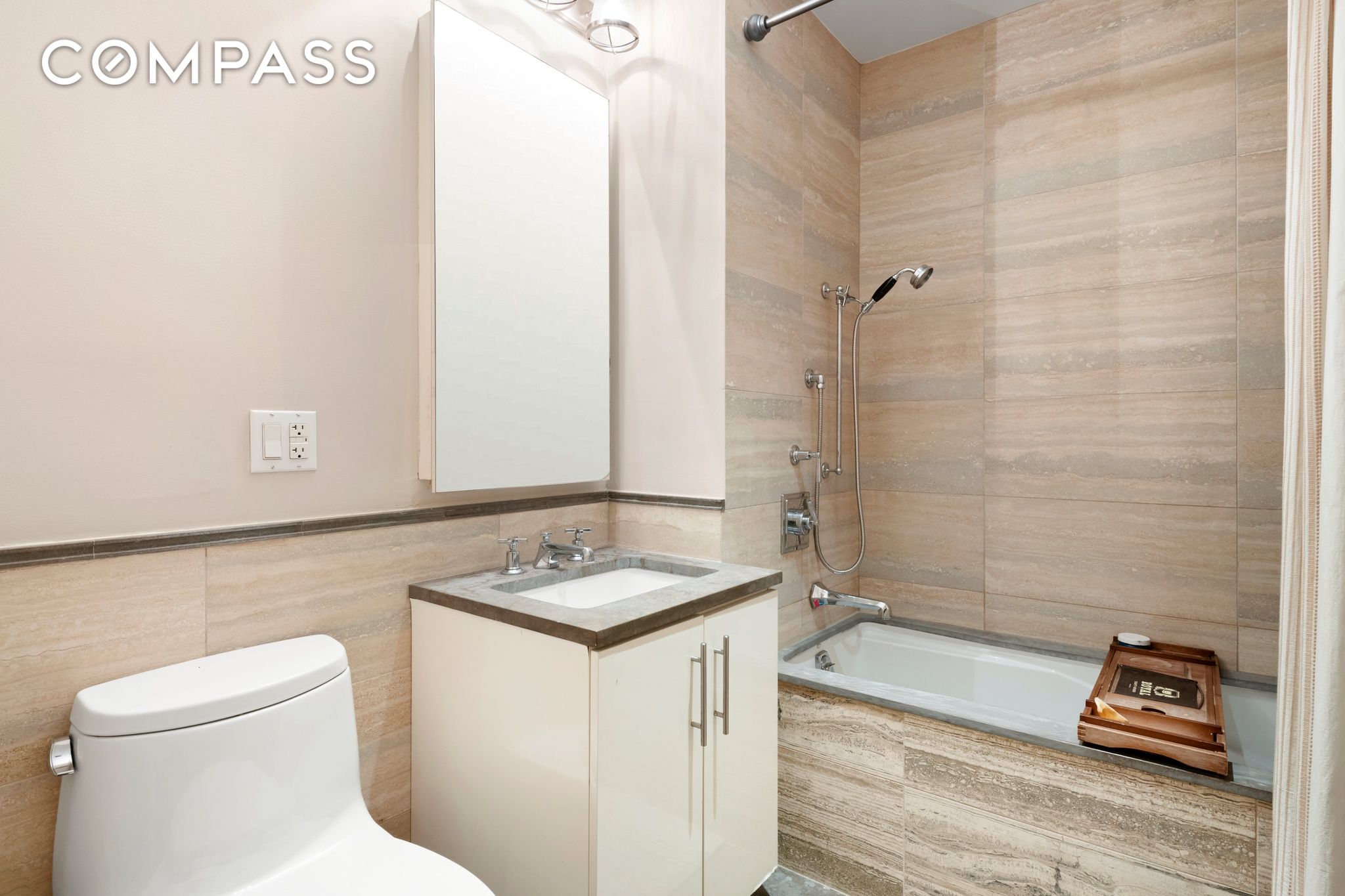 #8 photo, 67 Liberty Street, マンハッタン Financial District , NY 10005