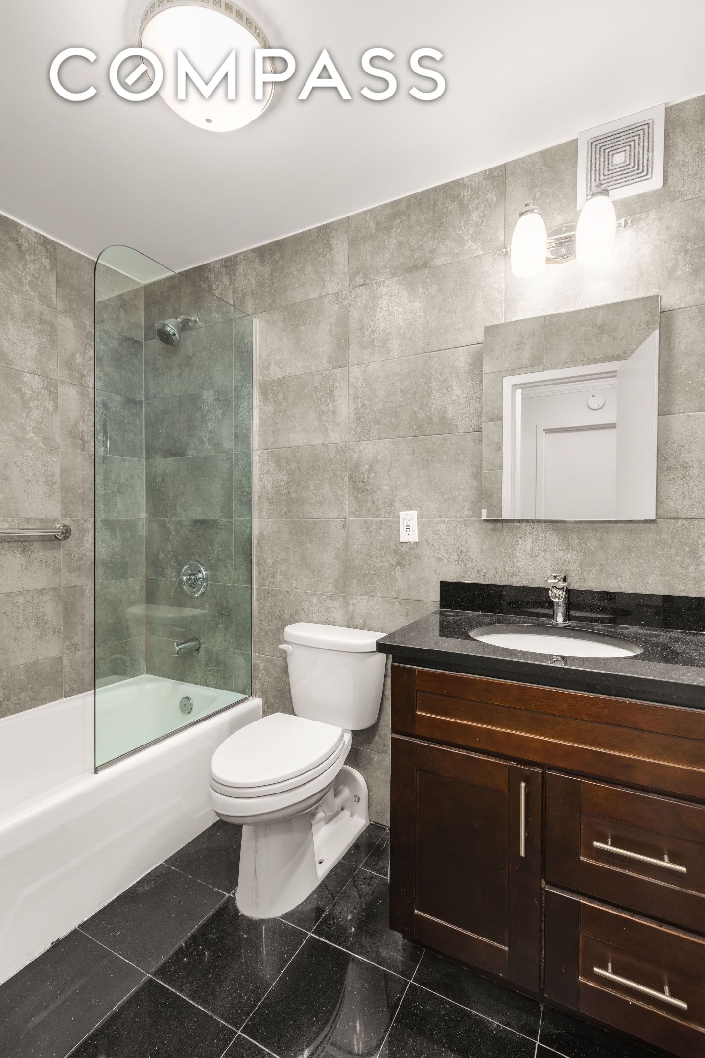 #6 photo, 7 E 35th Street, マンハッタン Midtown South , NY 10016