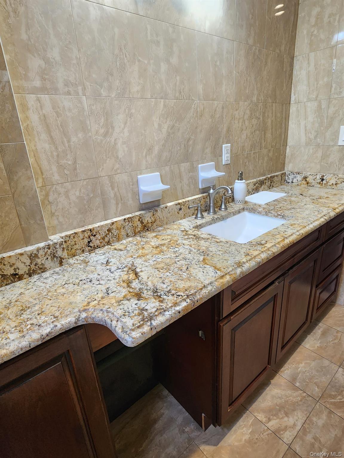 #11 photo, 285 Central Avenue, ナッソー郡 Lawrence , NY 11559