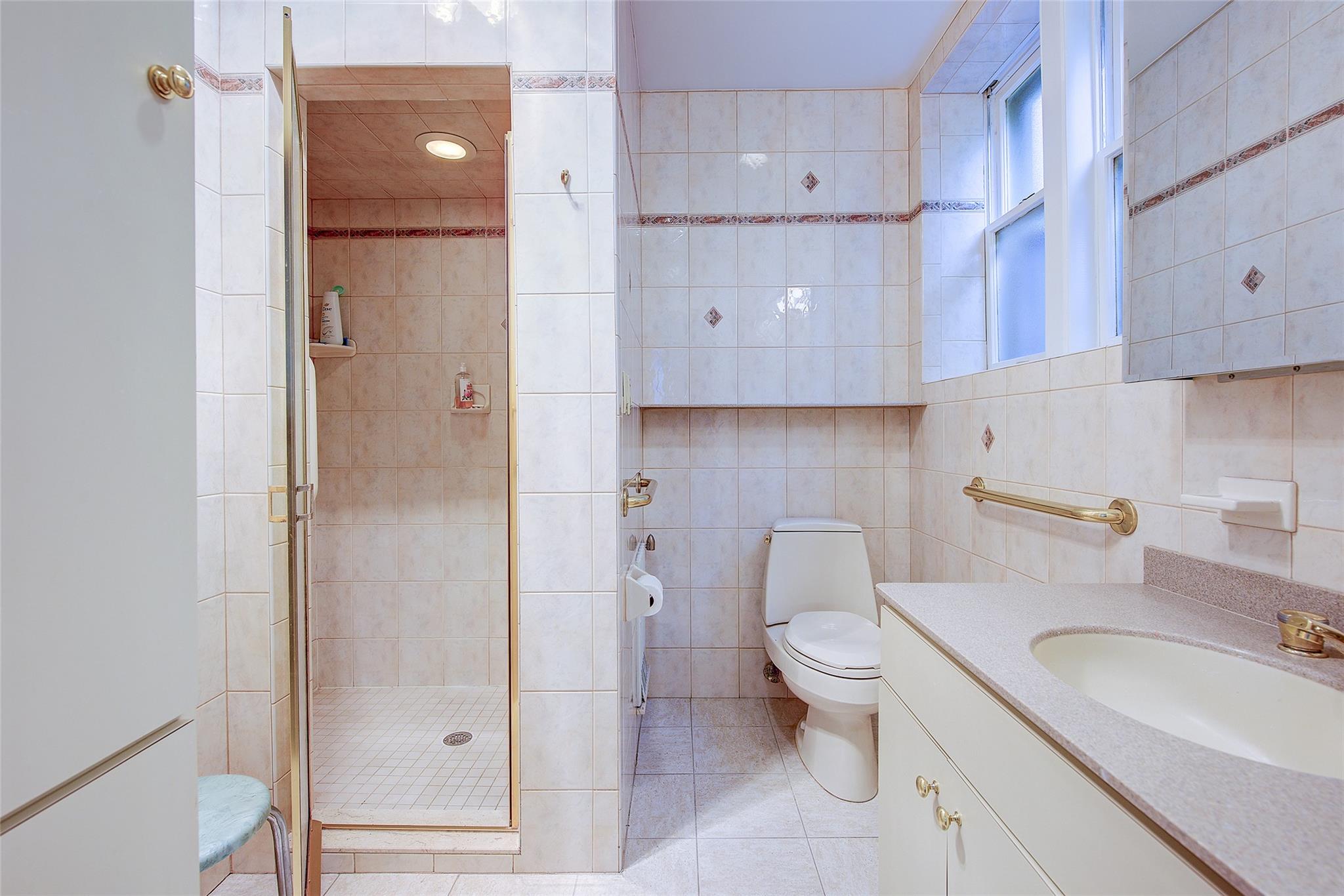 #18 photo, 34-06 81st Street, كوينز Jackson Heights , NY 11372