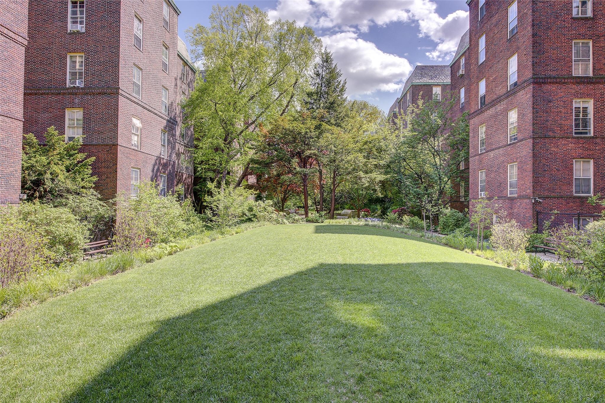 #19 photo, 34-06 81st Street, كوينز Jackson Heights , NY 11372