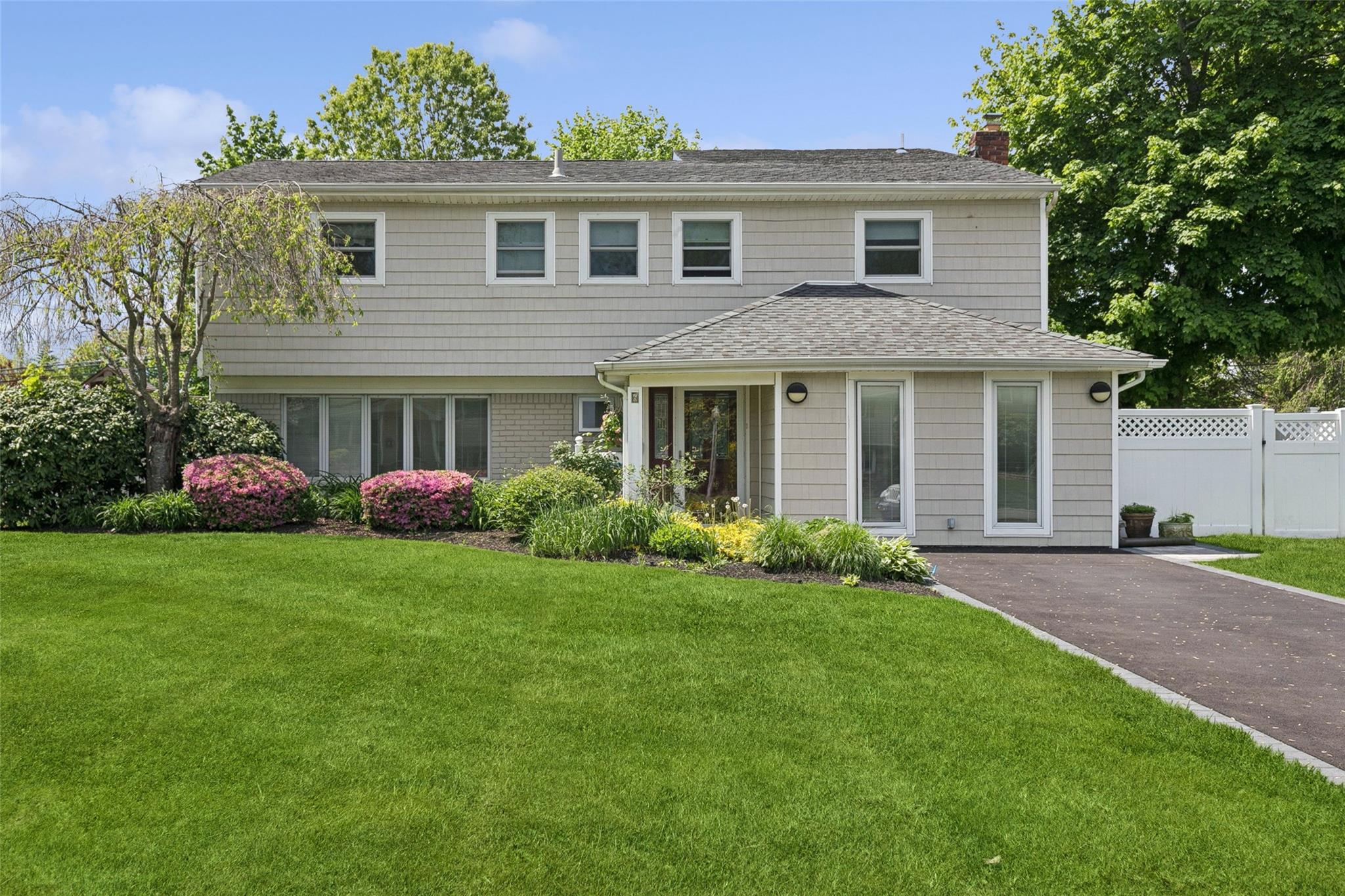 #1 photo, 6 Daisy Lane, Commack , NY 11725