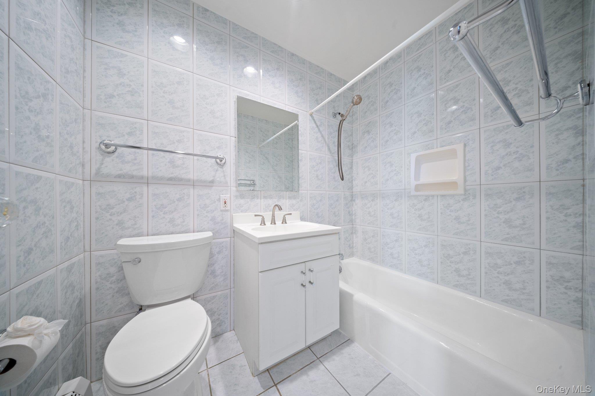 #18 photo, 90 S Park Avenue, Rockville Centre , NY 11570