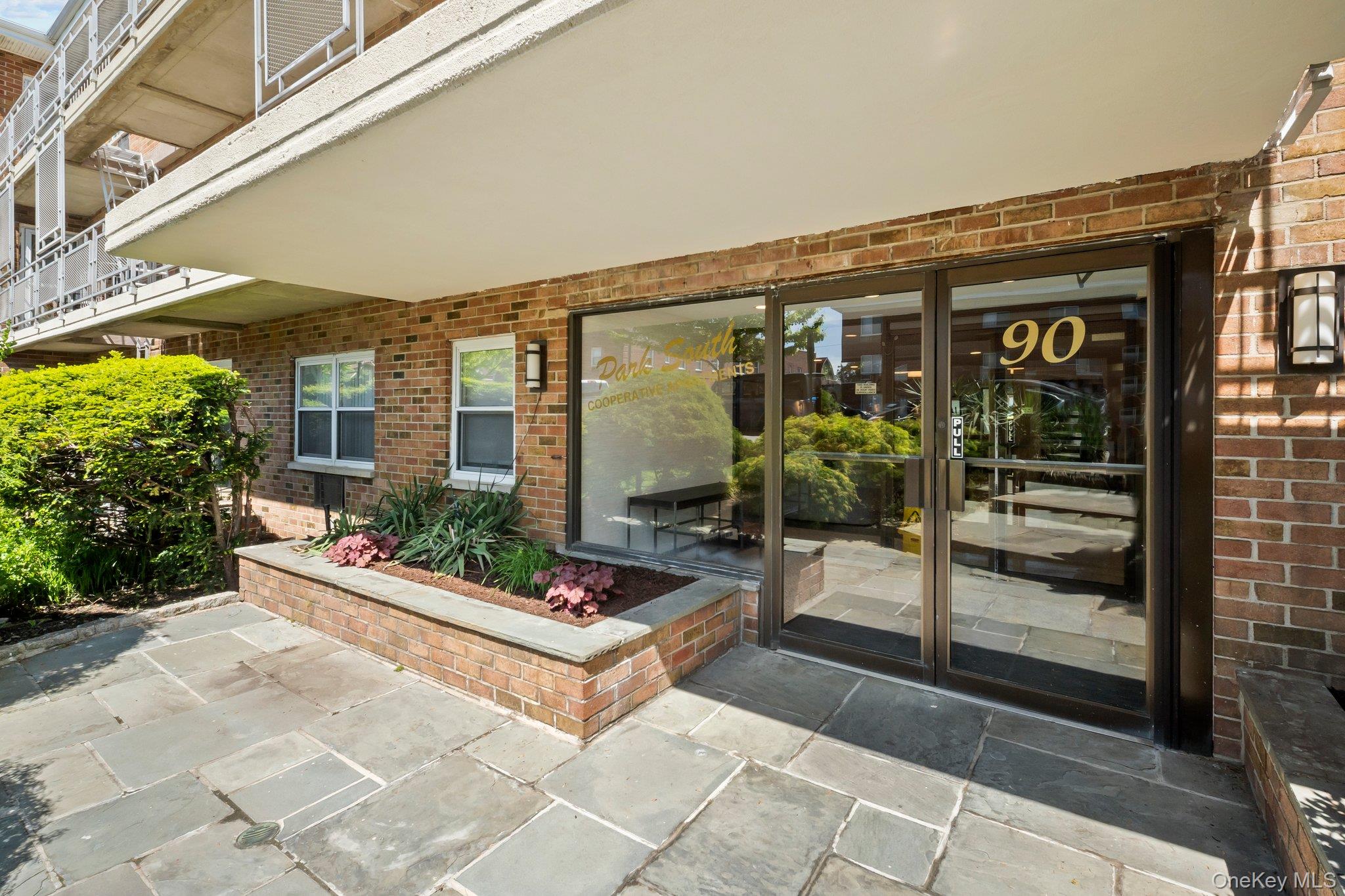 #2 photo, 90 S Park Avenue, Rockville Centre , NY 11570