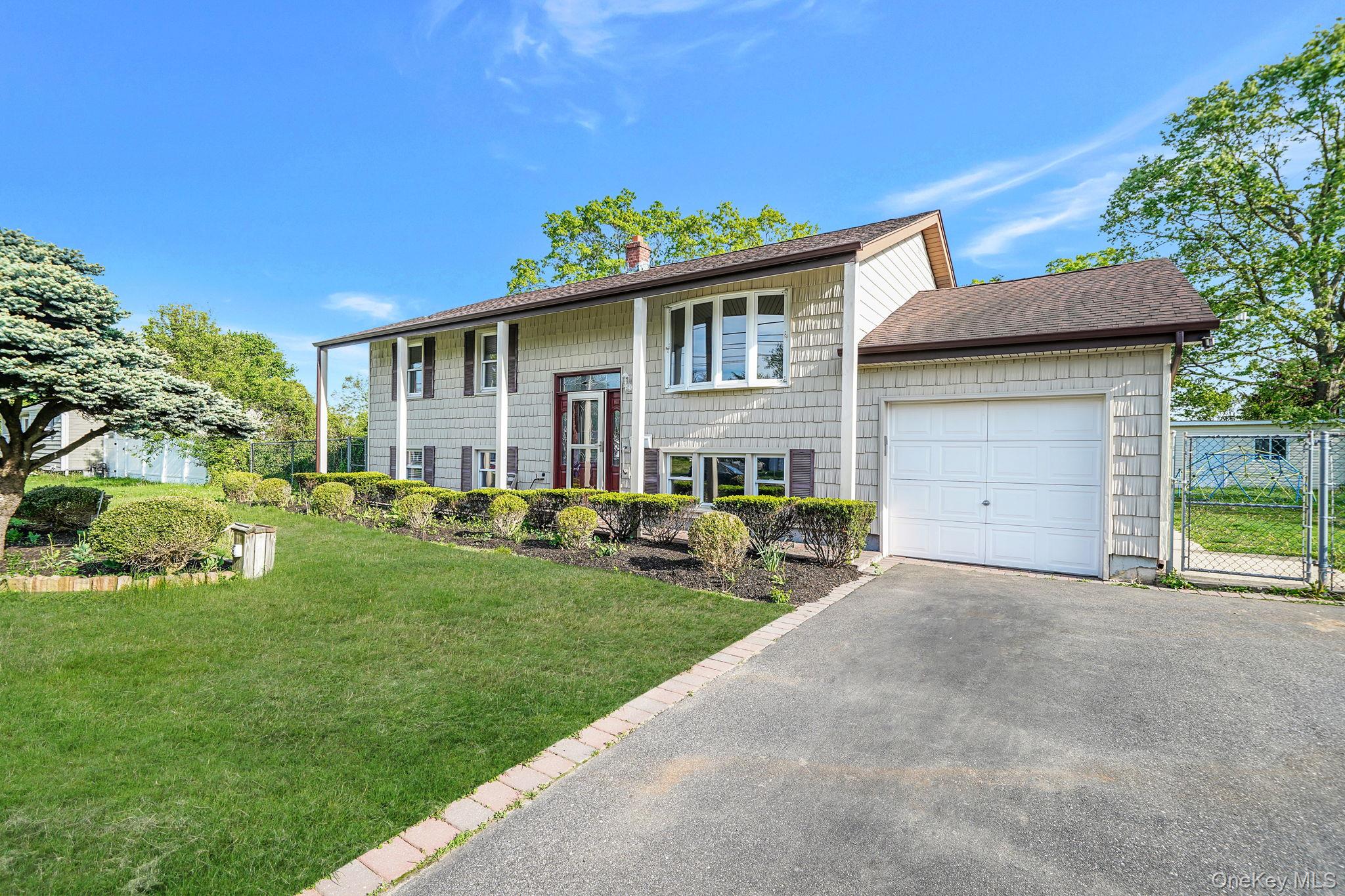 #2 photo, 136 Tabor Street, Brentwood , NY 11717