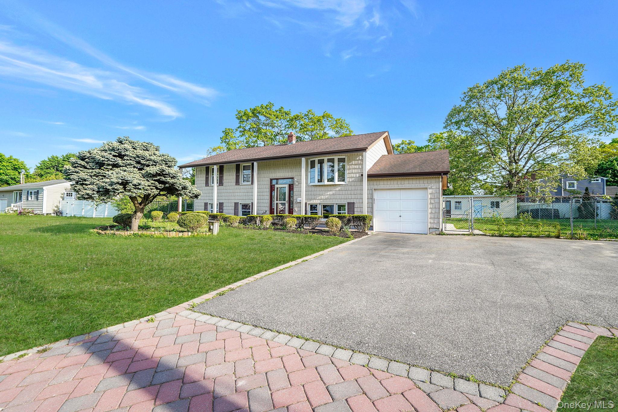 #3 photo, 136 Tabor Street, Brentwood , NY 11717