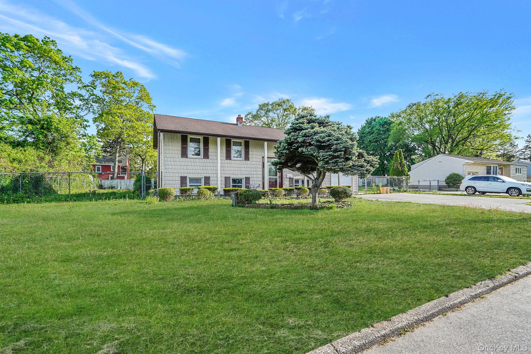 #4 photo, 136 Tabor Street, Brentwood , NY 11717