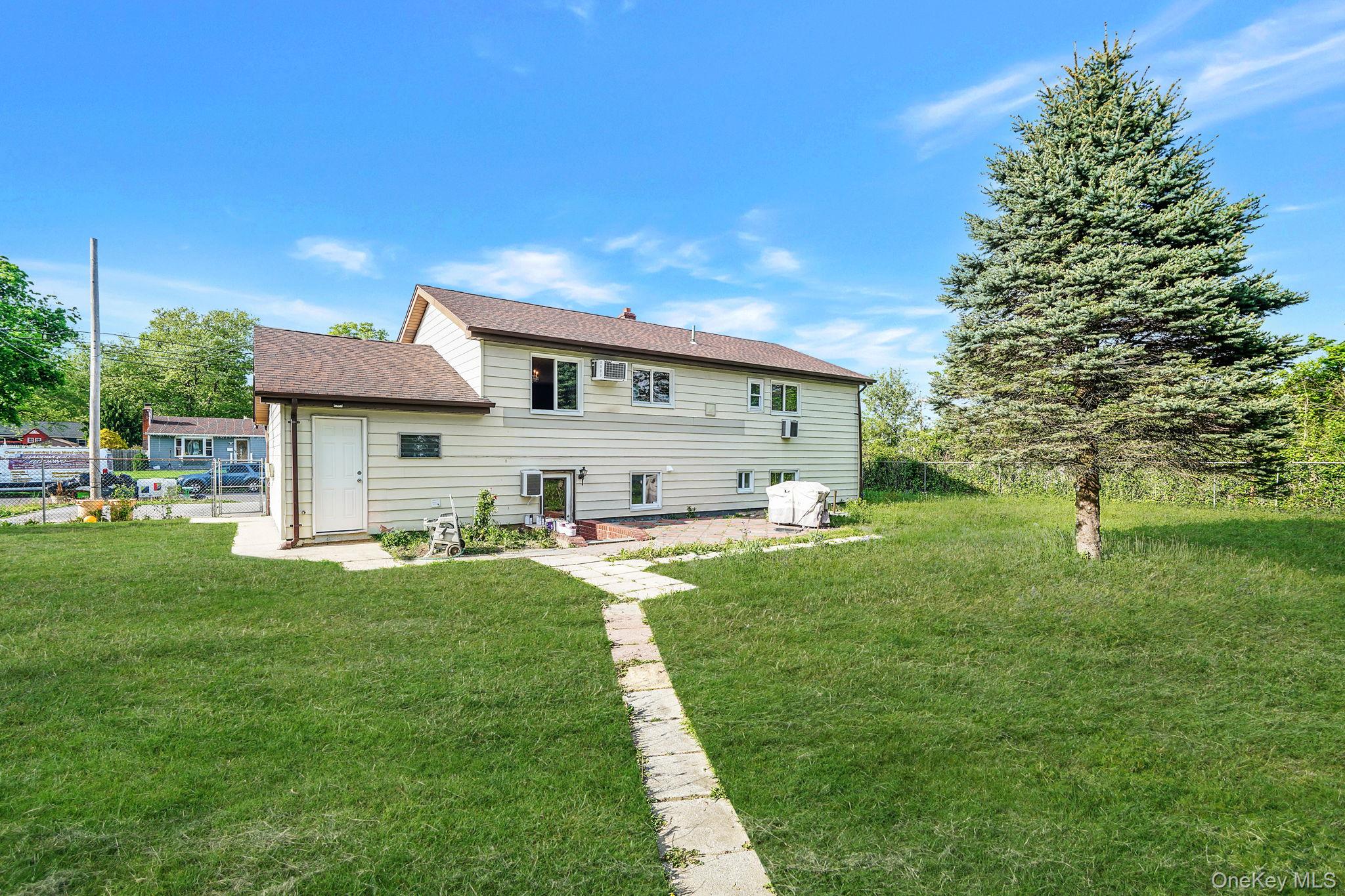 #5 photo, 136 Tabor Street, Brentwood , NY 11717