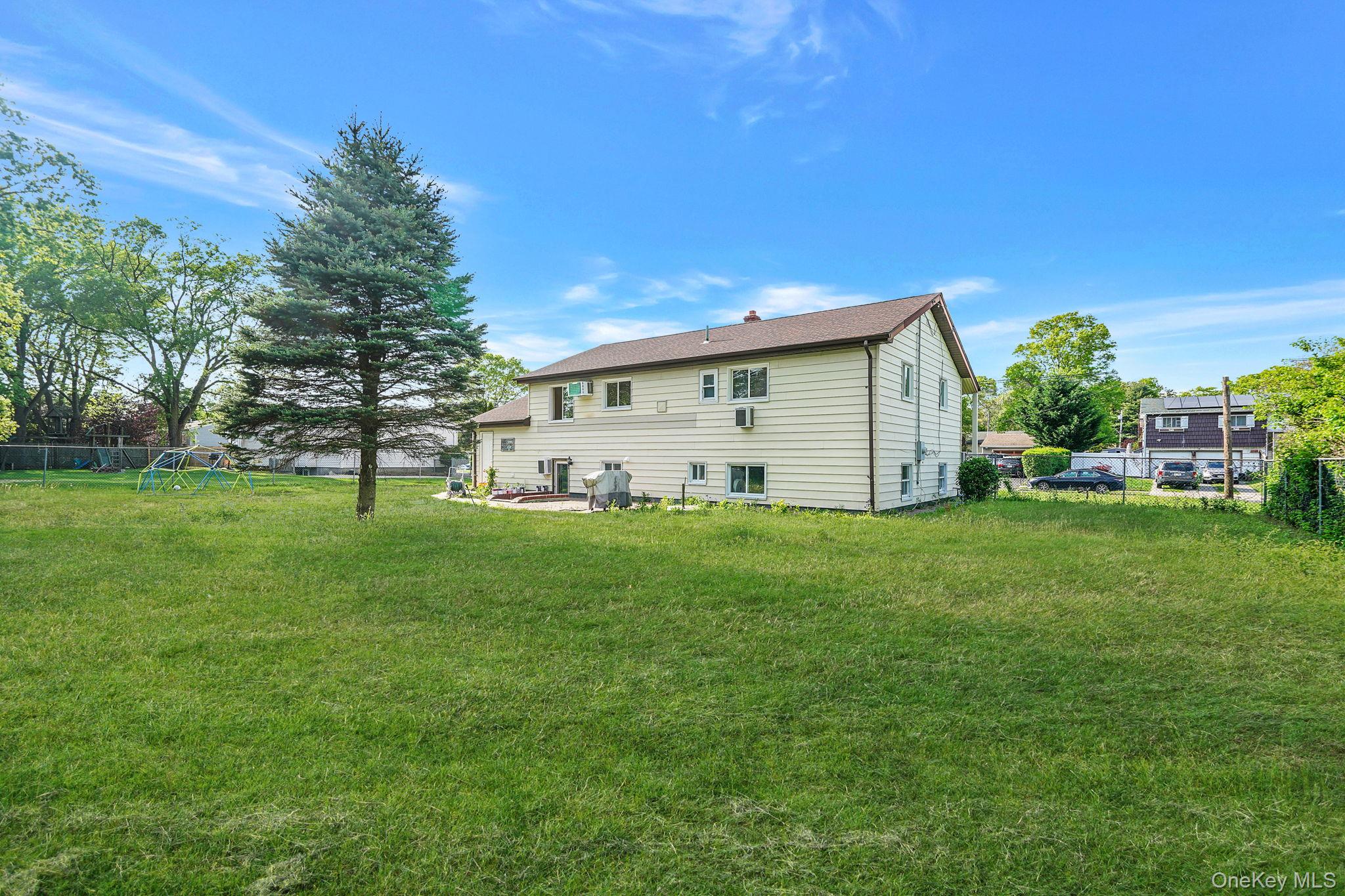 #7 photo, 136 Tabor Street, Brentwood , NY 11717