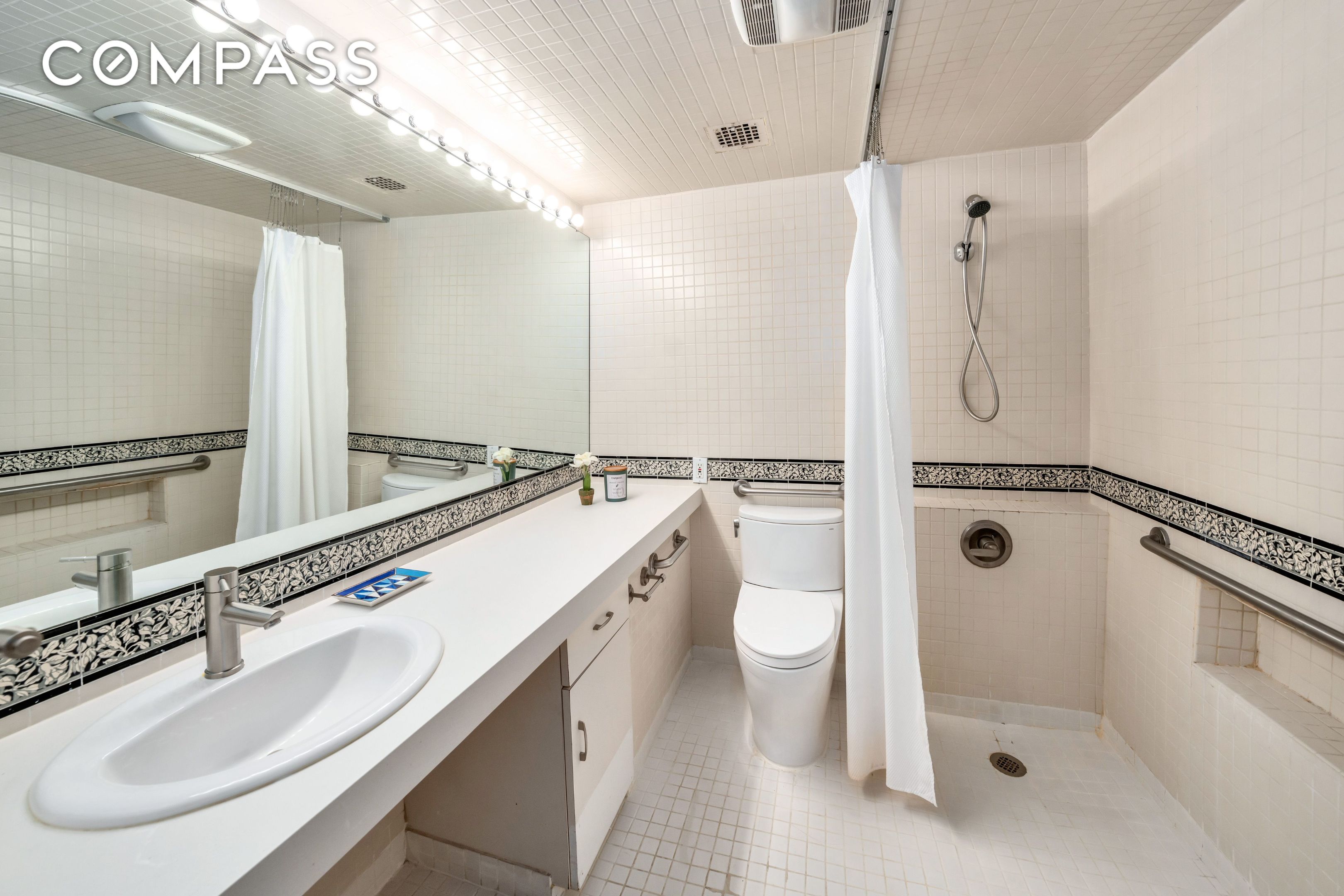 #8 photo, 2166 Broadway, マンハッタン Upper West Side , NY 10024