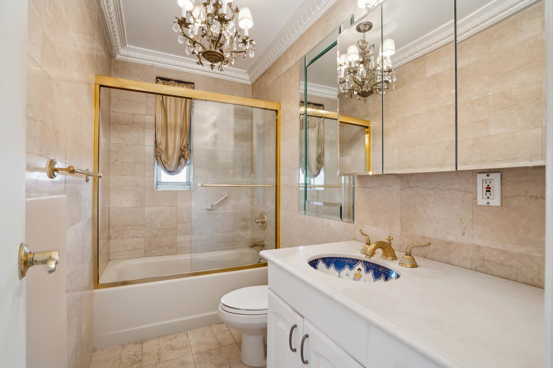 #10 photo, 33 E END Avenue, マンハッタン Yorkville , NY 10028