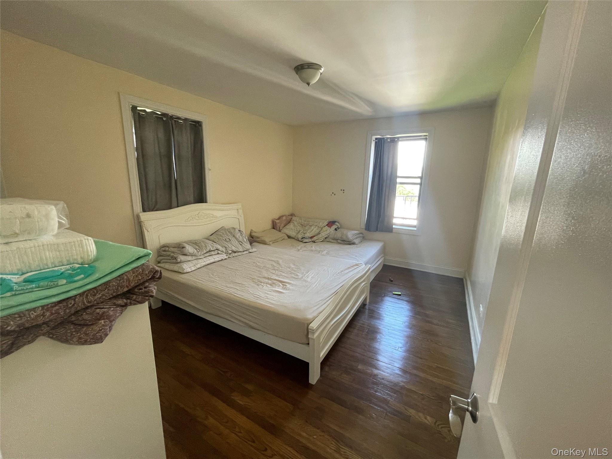 #4 photo, 44- 21 Macnish Street, クイーンズ区 Elmhurst , NY 11373