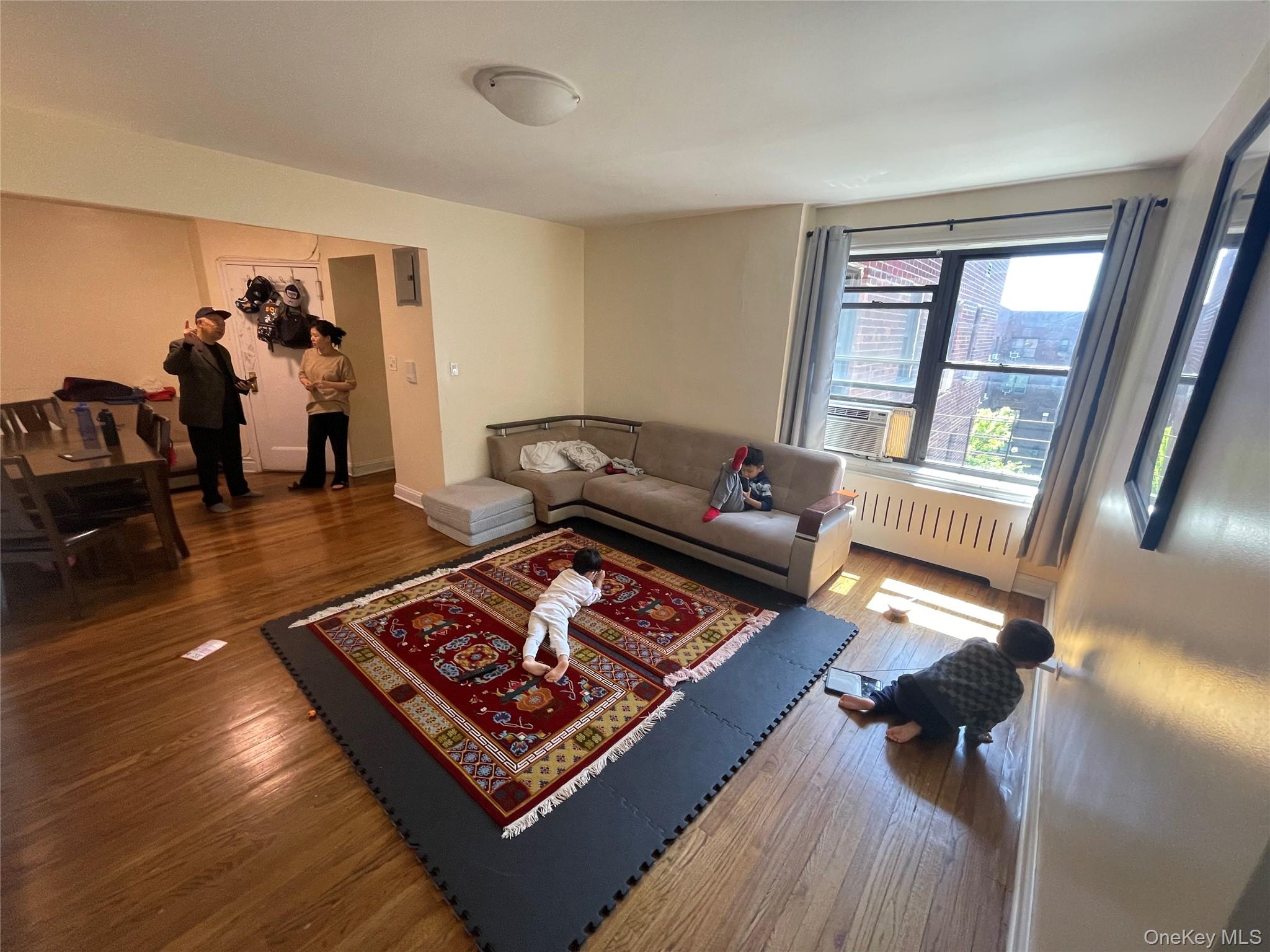 #6 photo, 44- 21 Macnish Street, クイーンズ区 Elmhurst , NY 11373