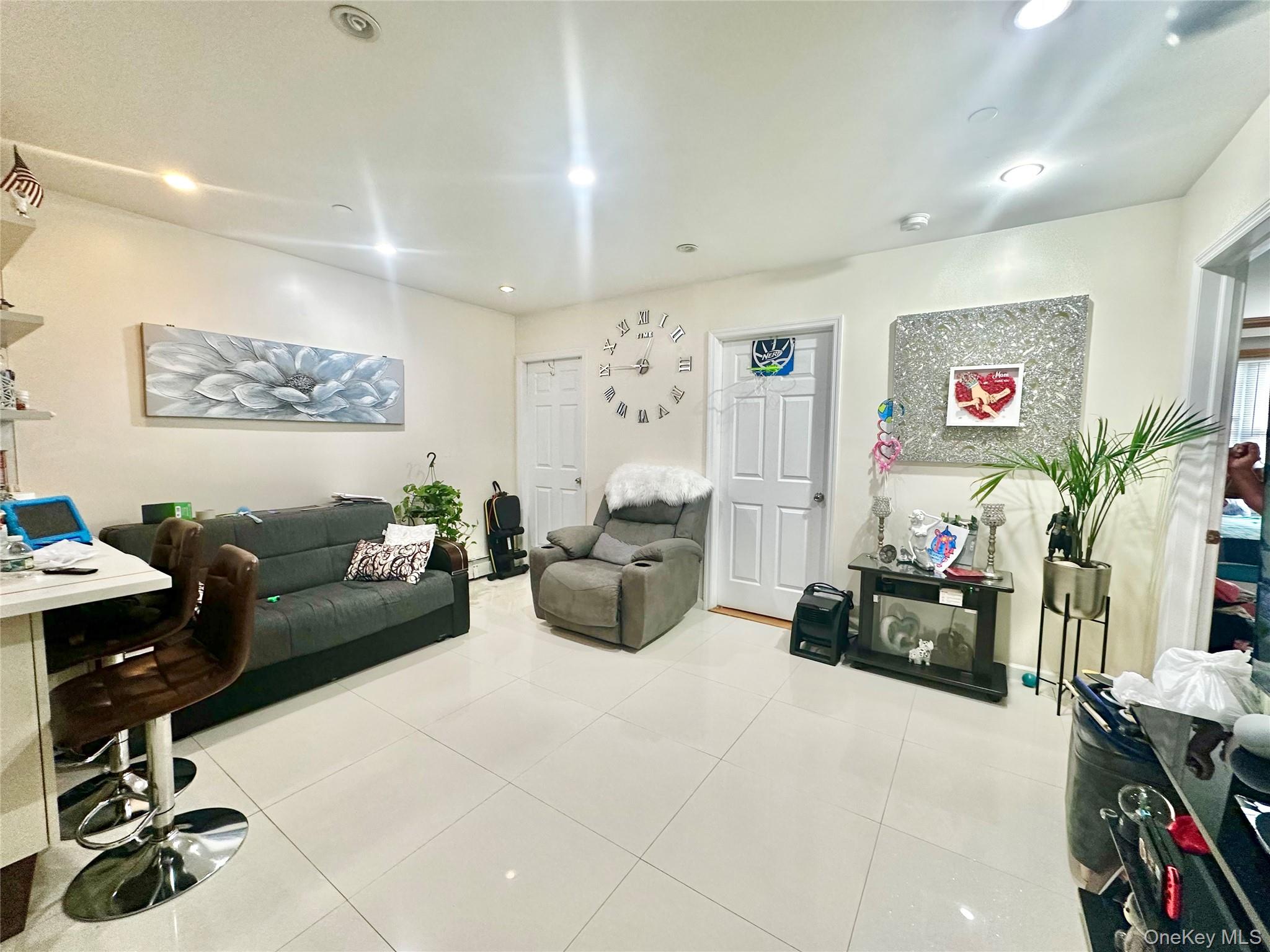 #10 photo, 104-48 37th Drive, クイーンズ区 Corona , NY 11368