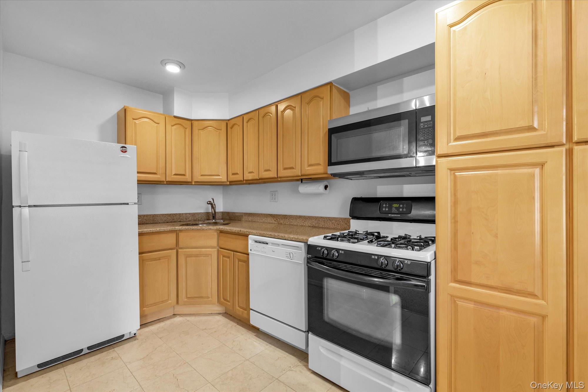 #6 photo, 2-20 Capstan Court, クイーンズ区 College Point , NY 11356